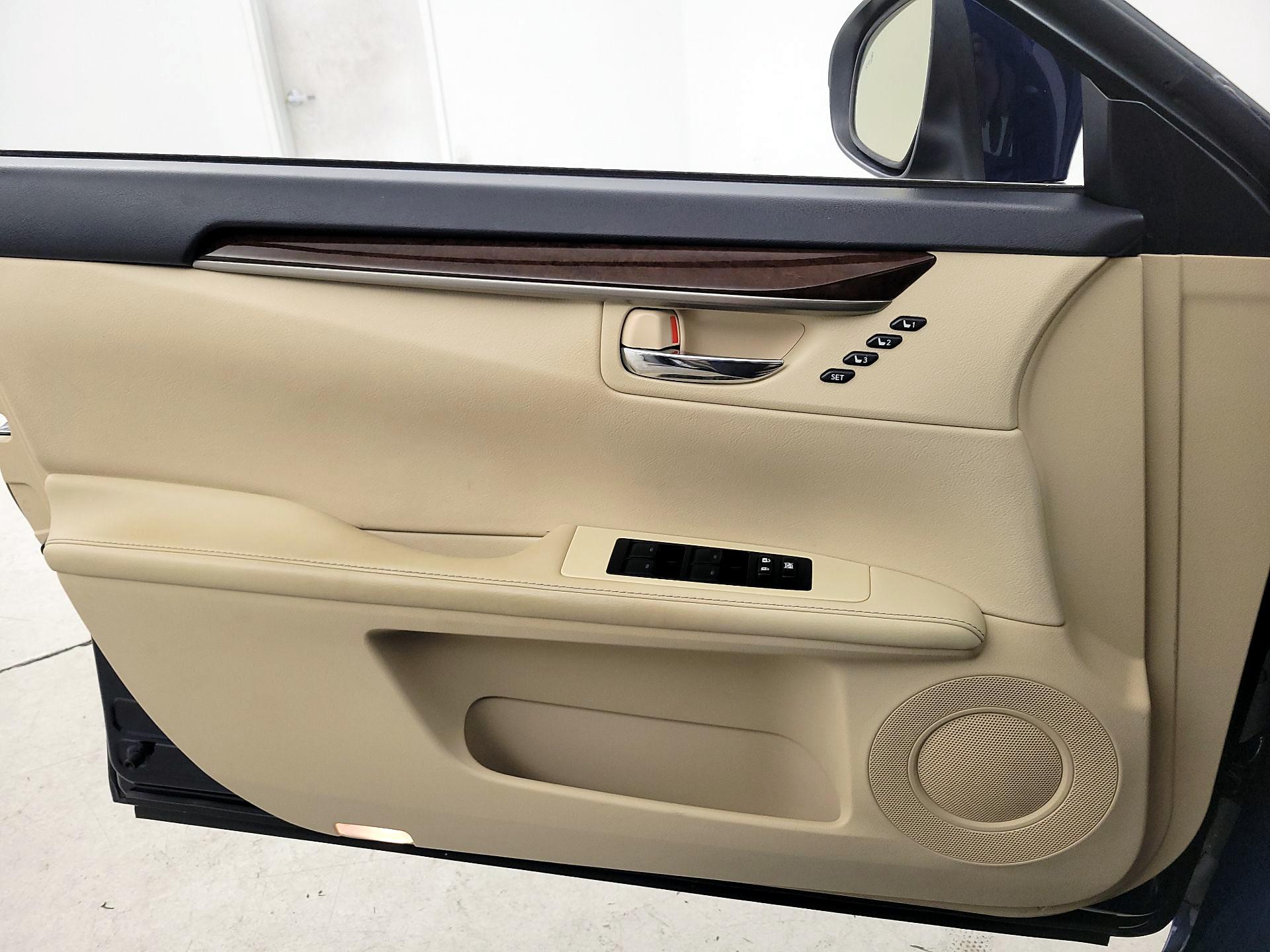 Thumbnail: 2014 Lexus ES - 12