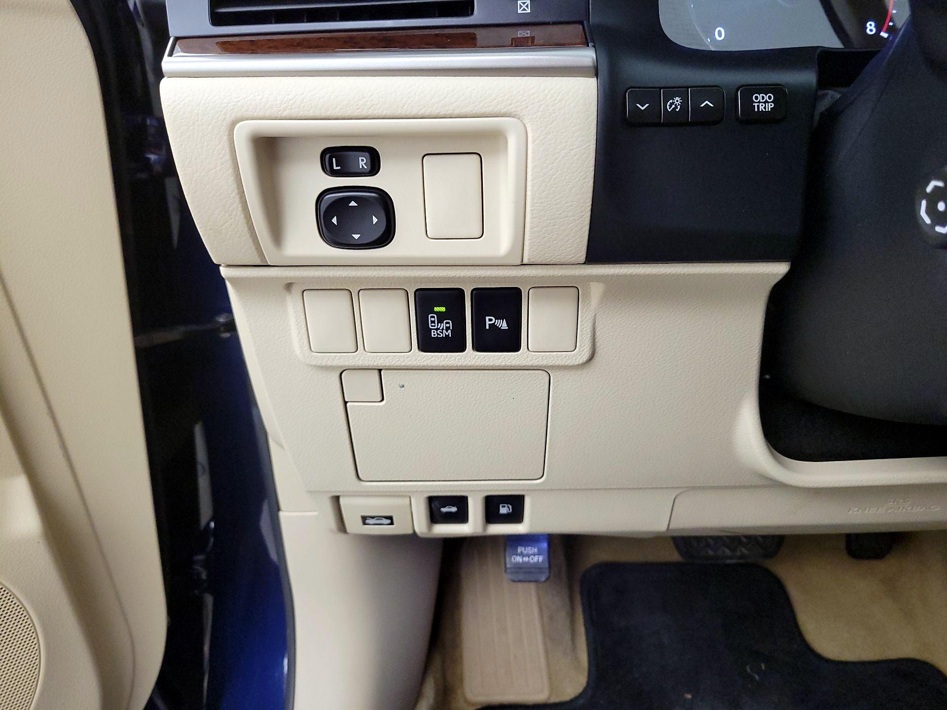 Thumbnail: 2014 Lexus ES - 13