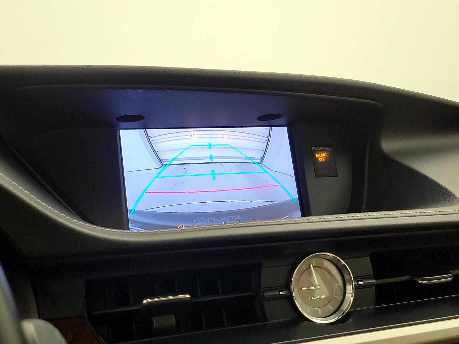 Thumbnail: 2014 Lexus ES - 14