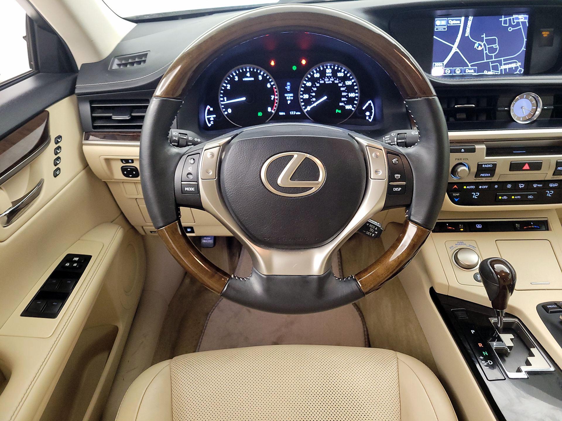 Thumbnail: 2015 Lexus ES - 10