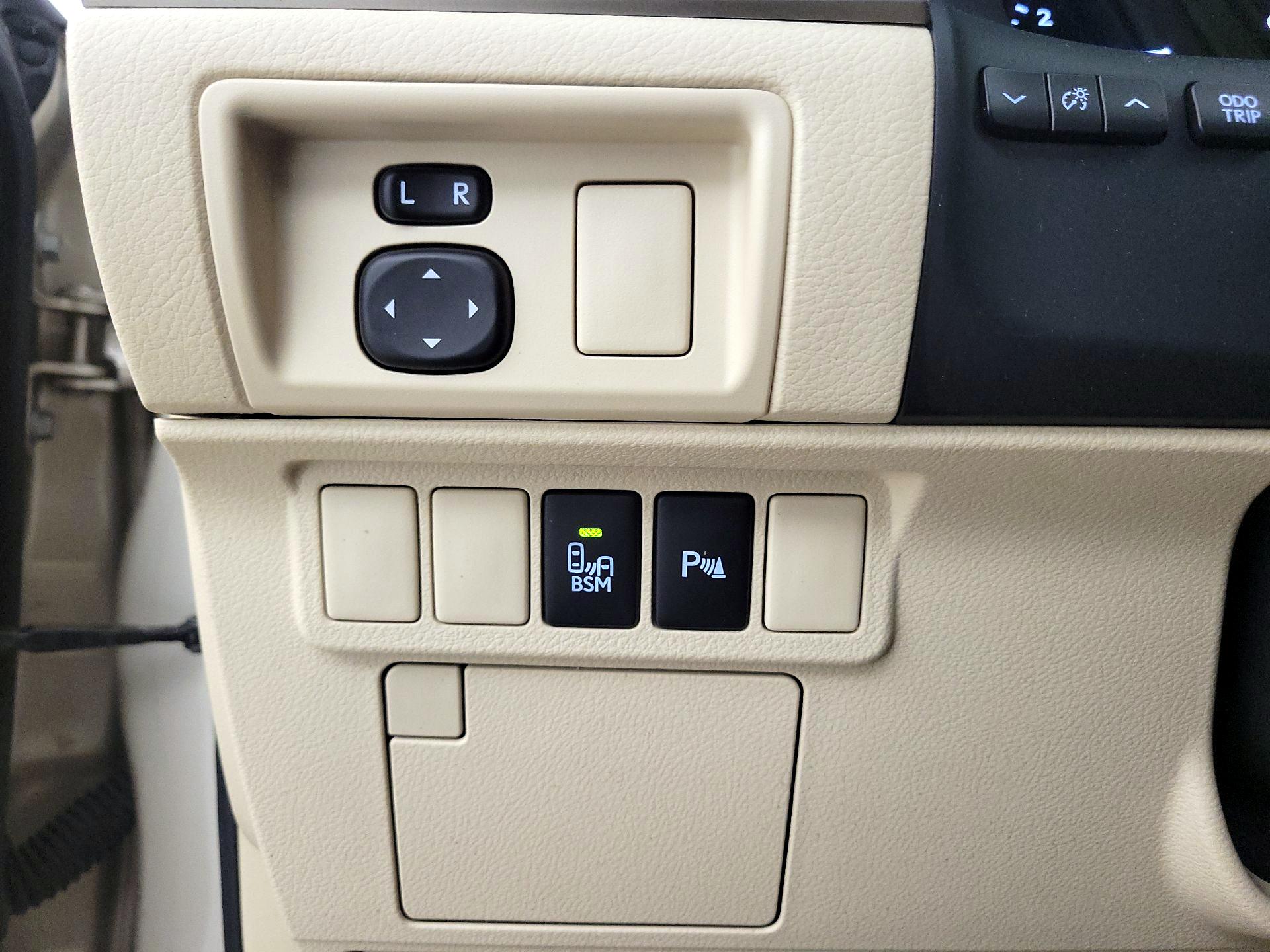 Thumbnail: 2015 Lexus ES - 13