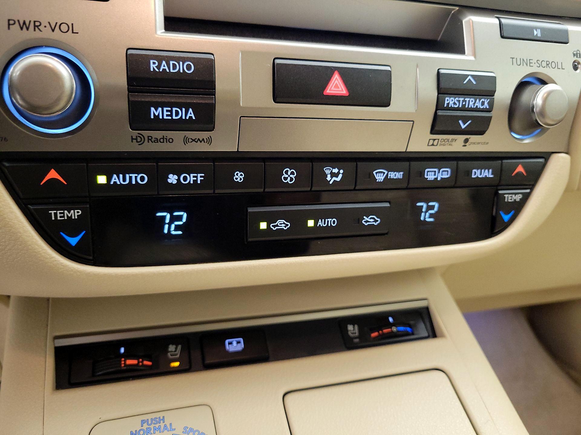 Thumbnail: 2015 Lexus ES - 17