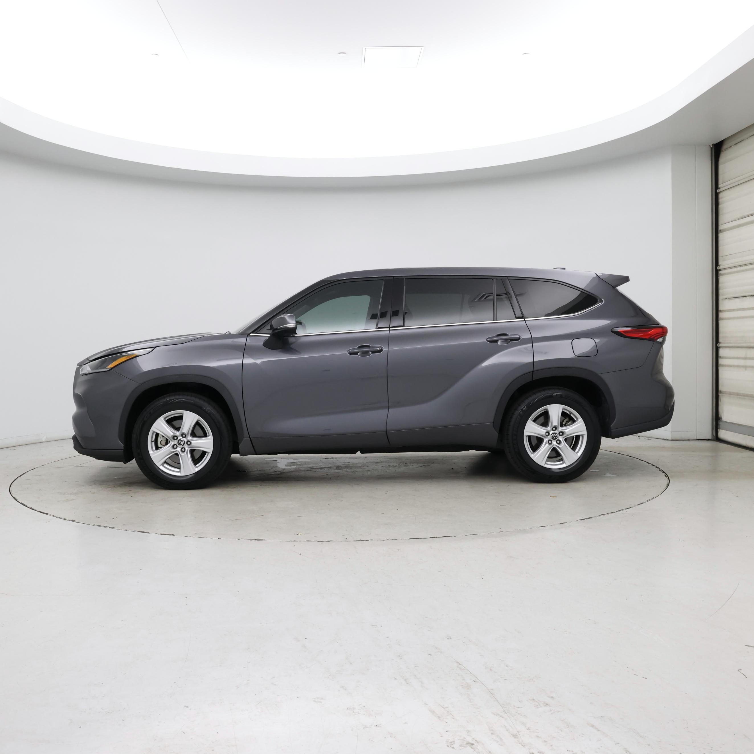 Thumbnail: 2021 Toyota Highlander - 3