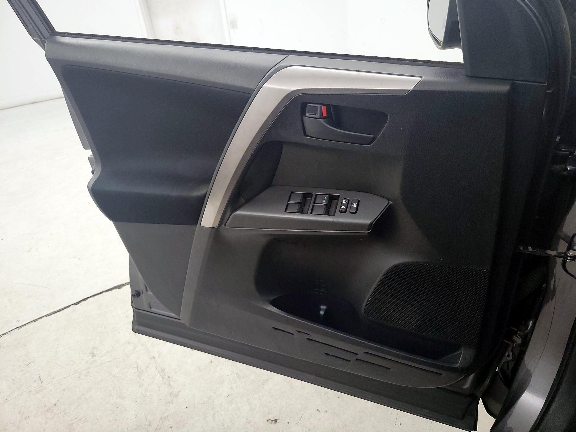 Thumbnail: 2017 Toyota RAV4 - 12