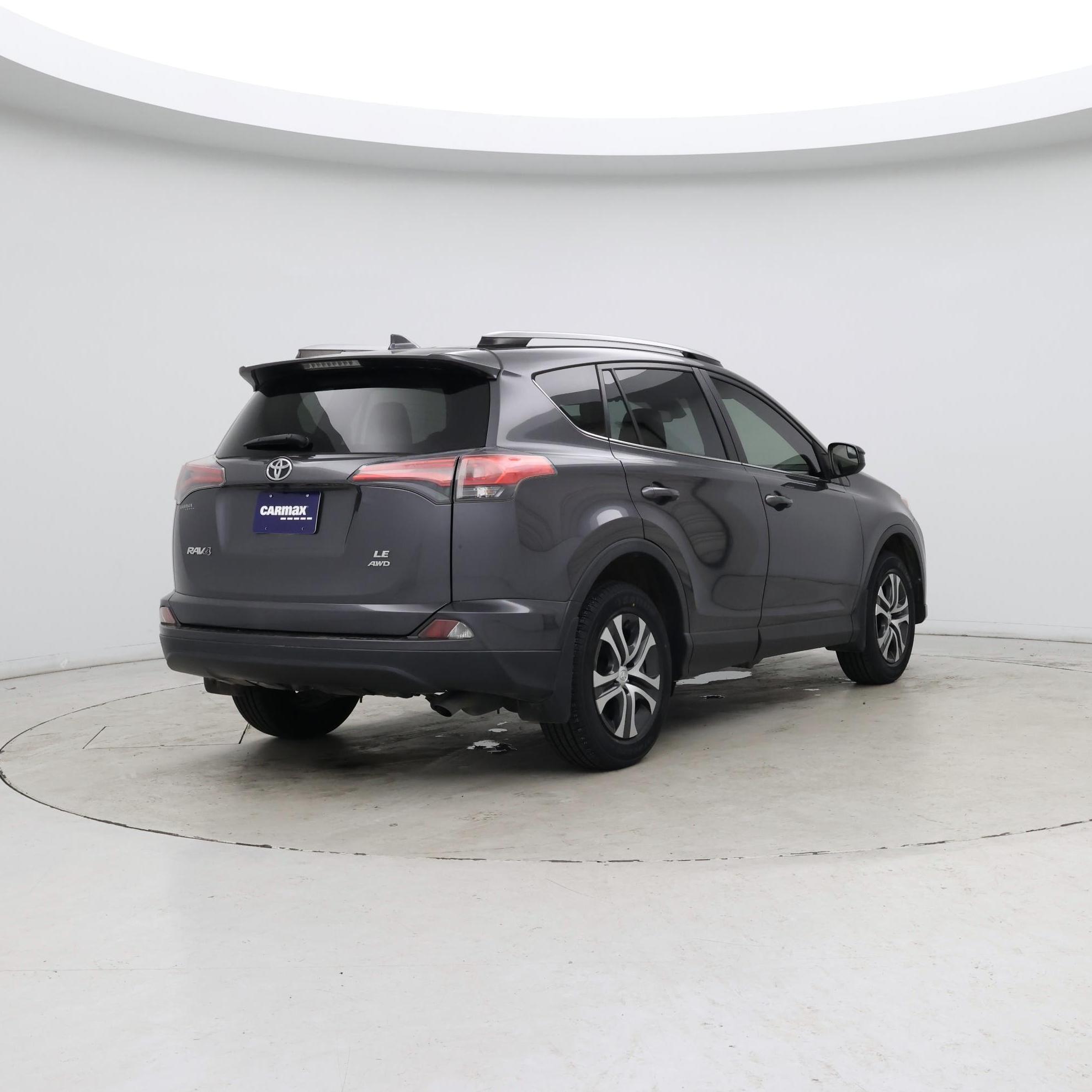 Thumbnail: 2017 Toyota RAV4 - 8