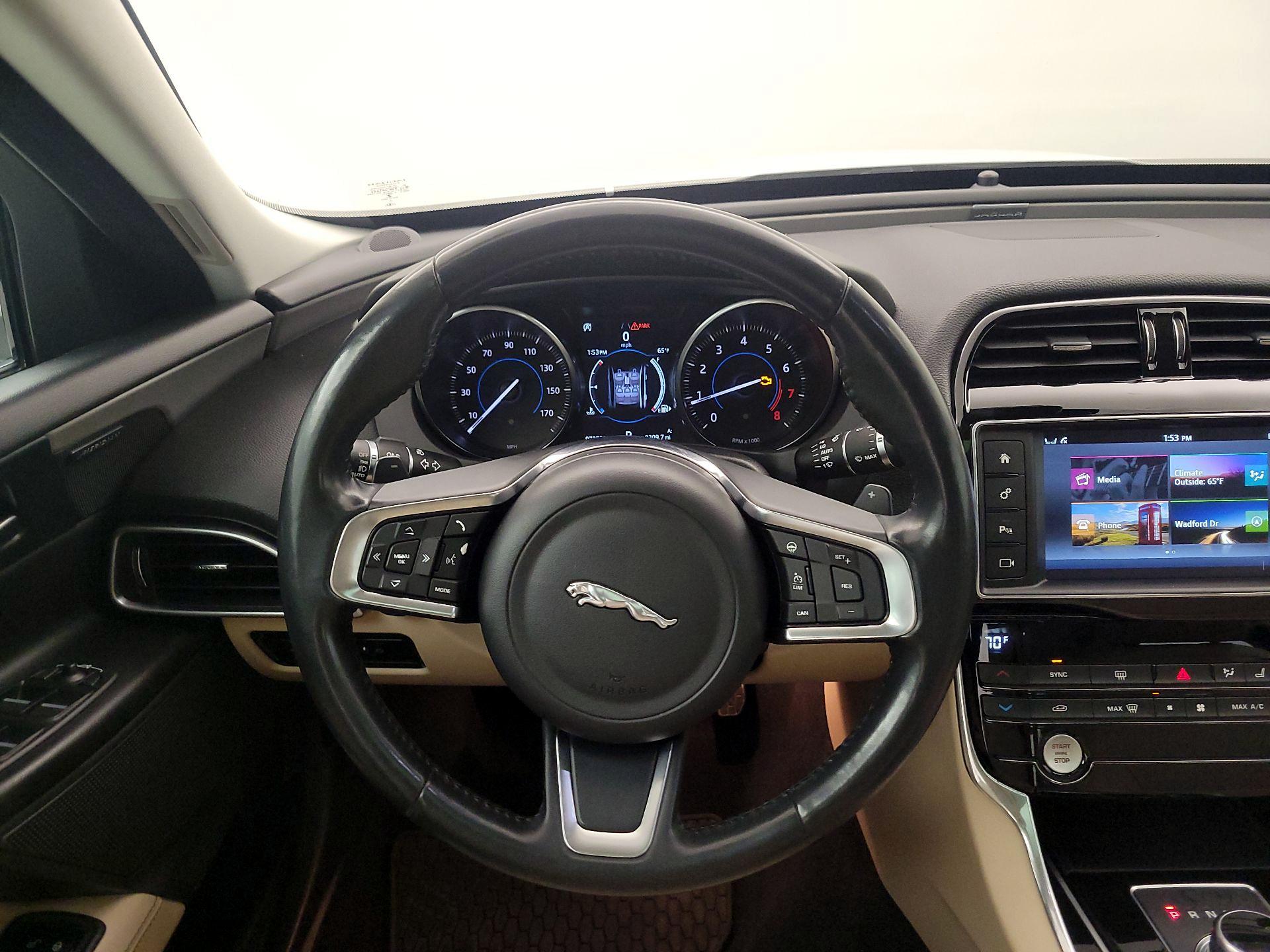 Thumbnail: 2018 Jaguar XE - 10