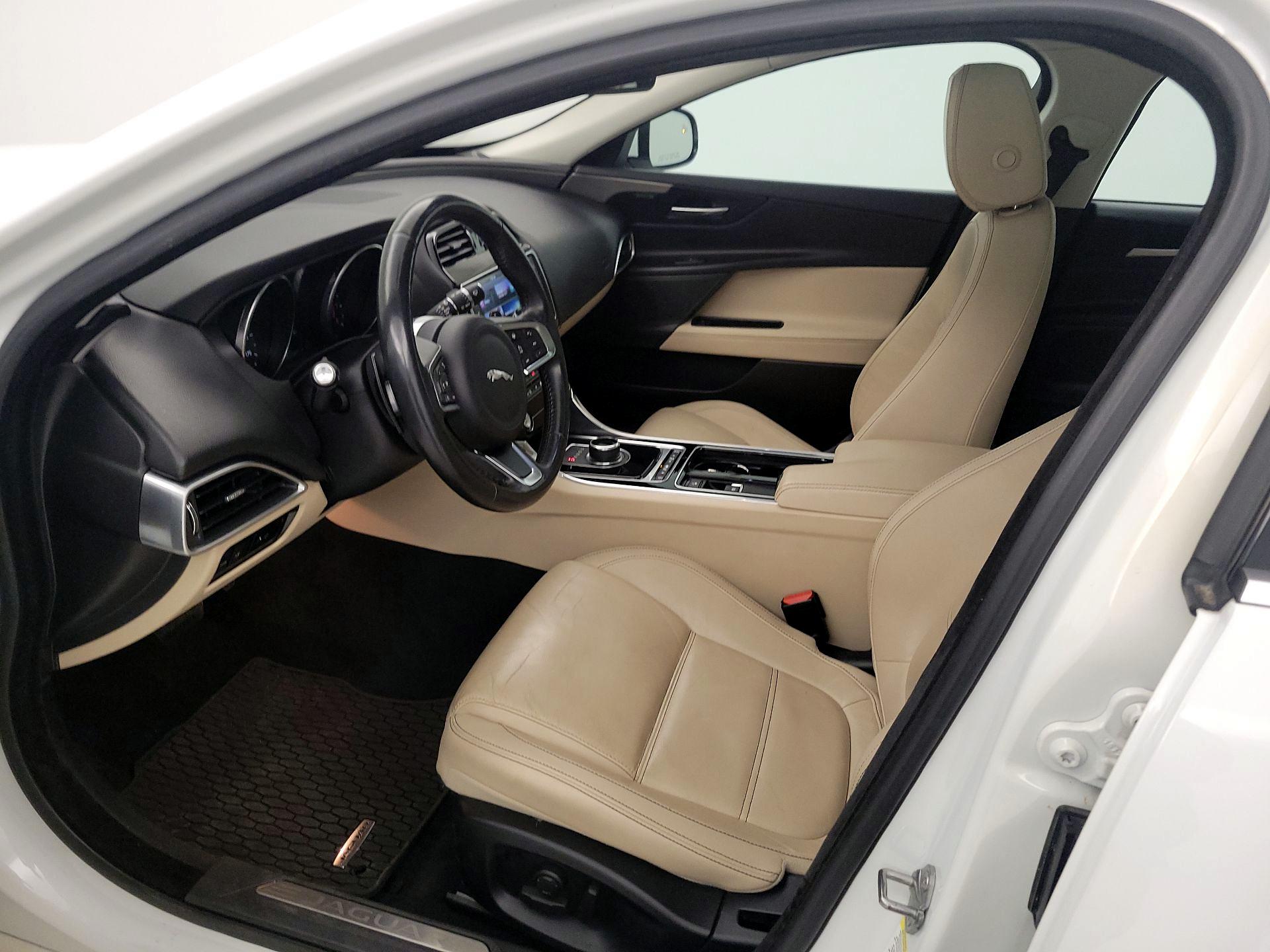 Thumbnail: 2018 Jaguar XE - 11