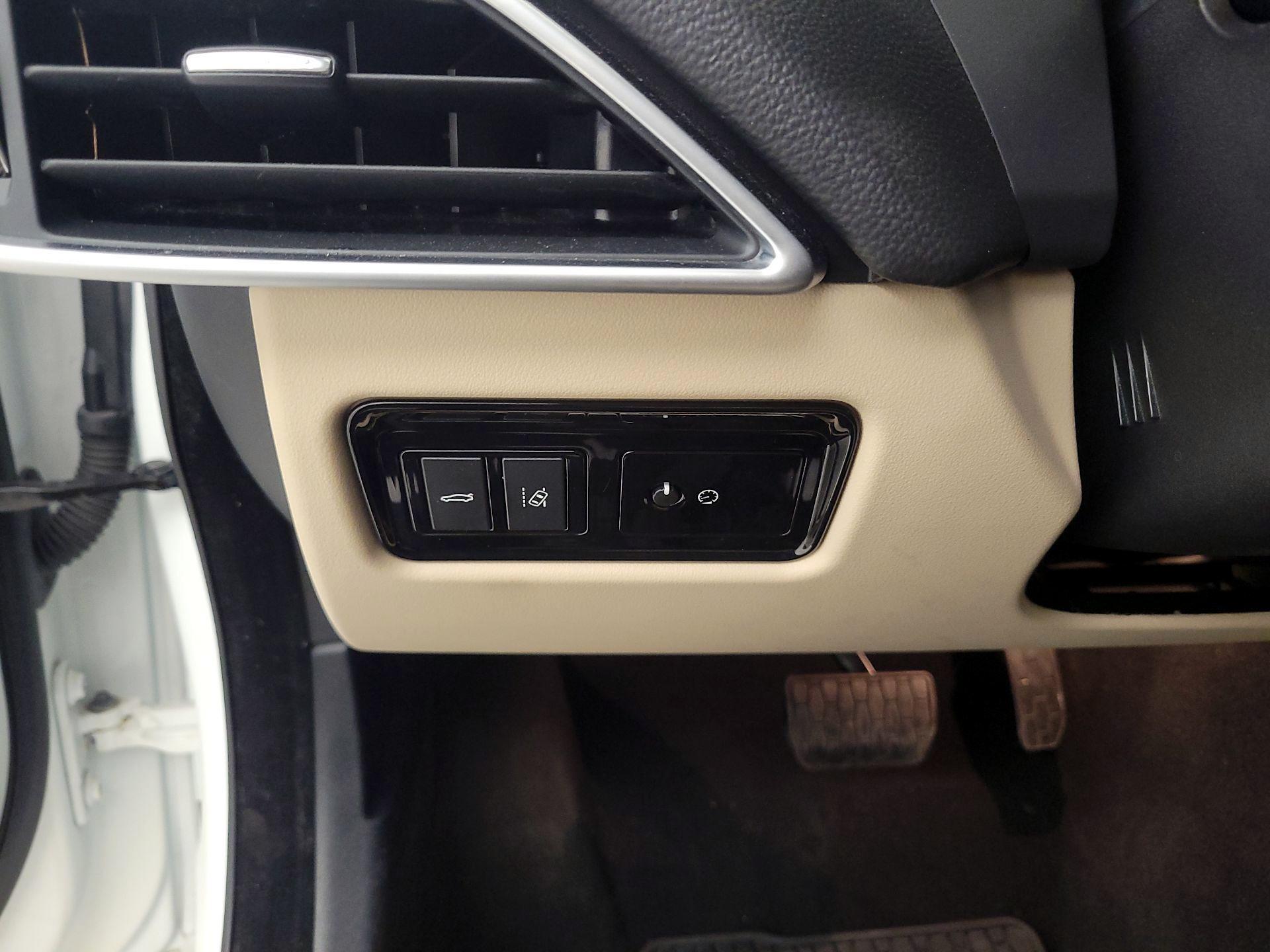 Thumbnail: 2018 Jaguar XE - 13