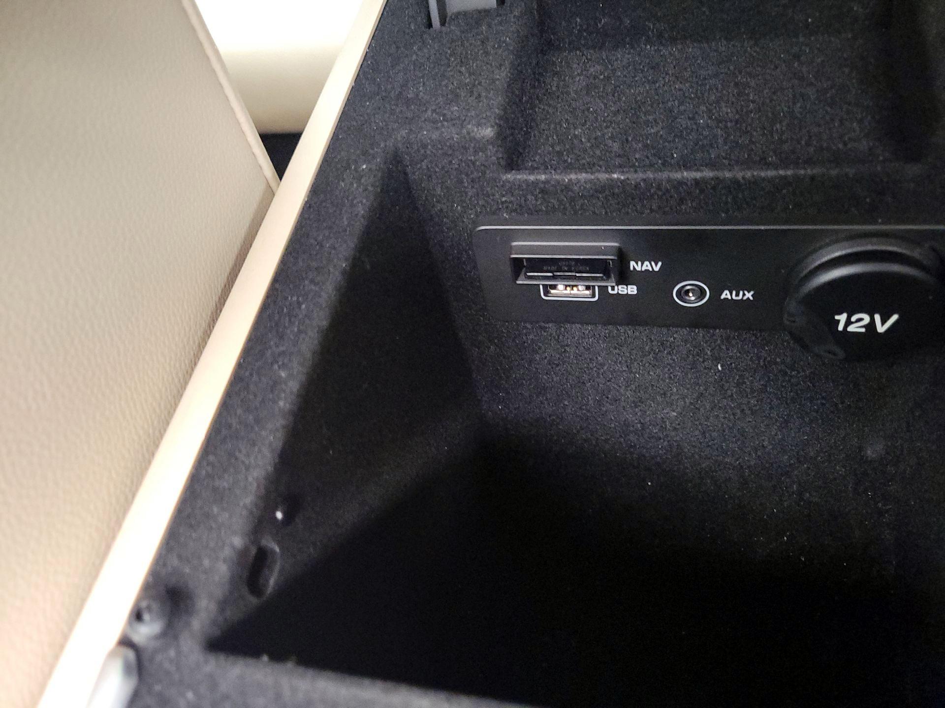 Thumbnail: 2018 Jaguar XE - 18