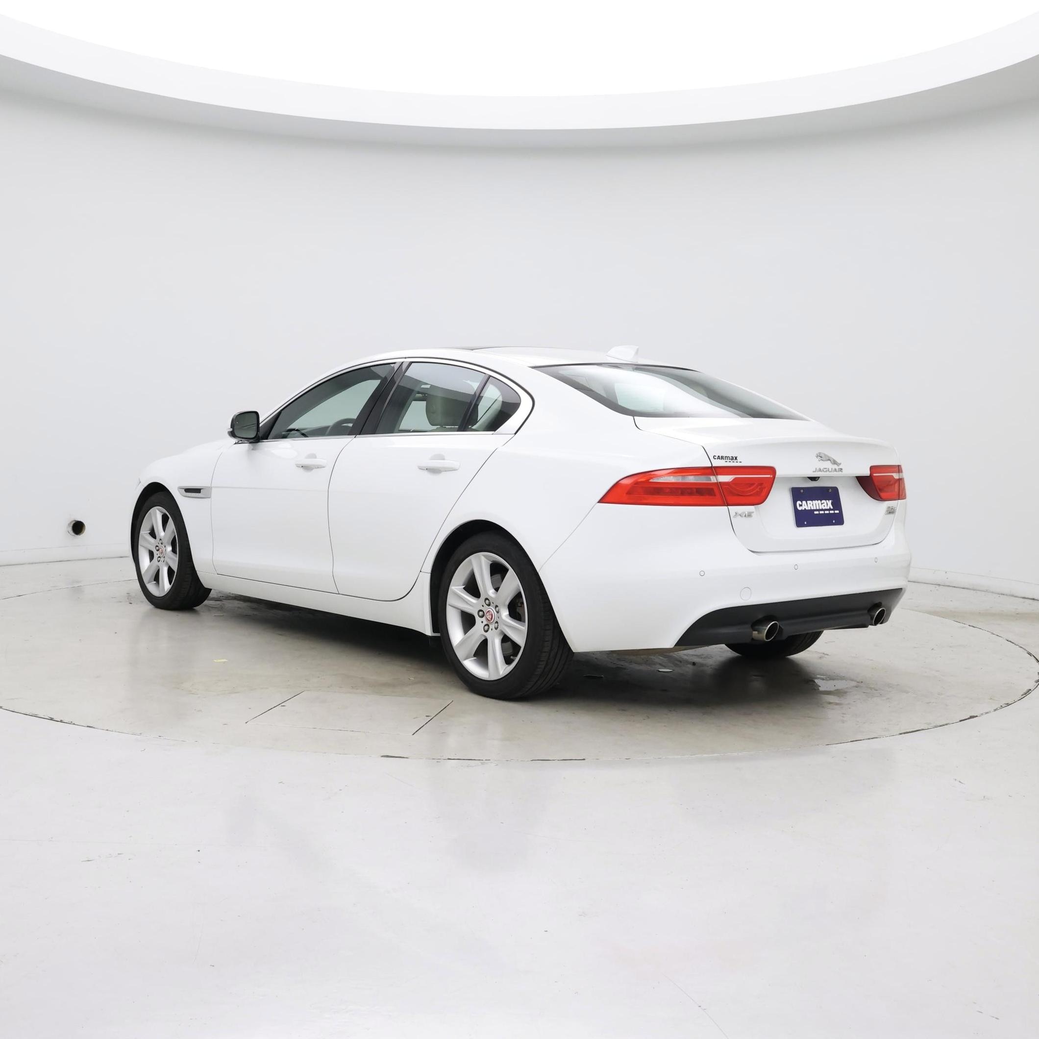 Thumbnail: 2018 Jaguar XE - 2