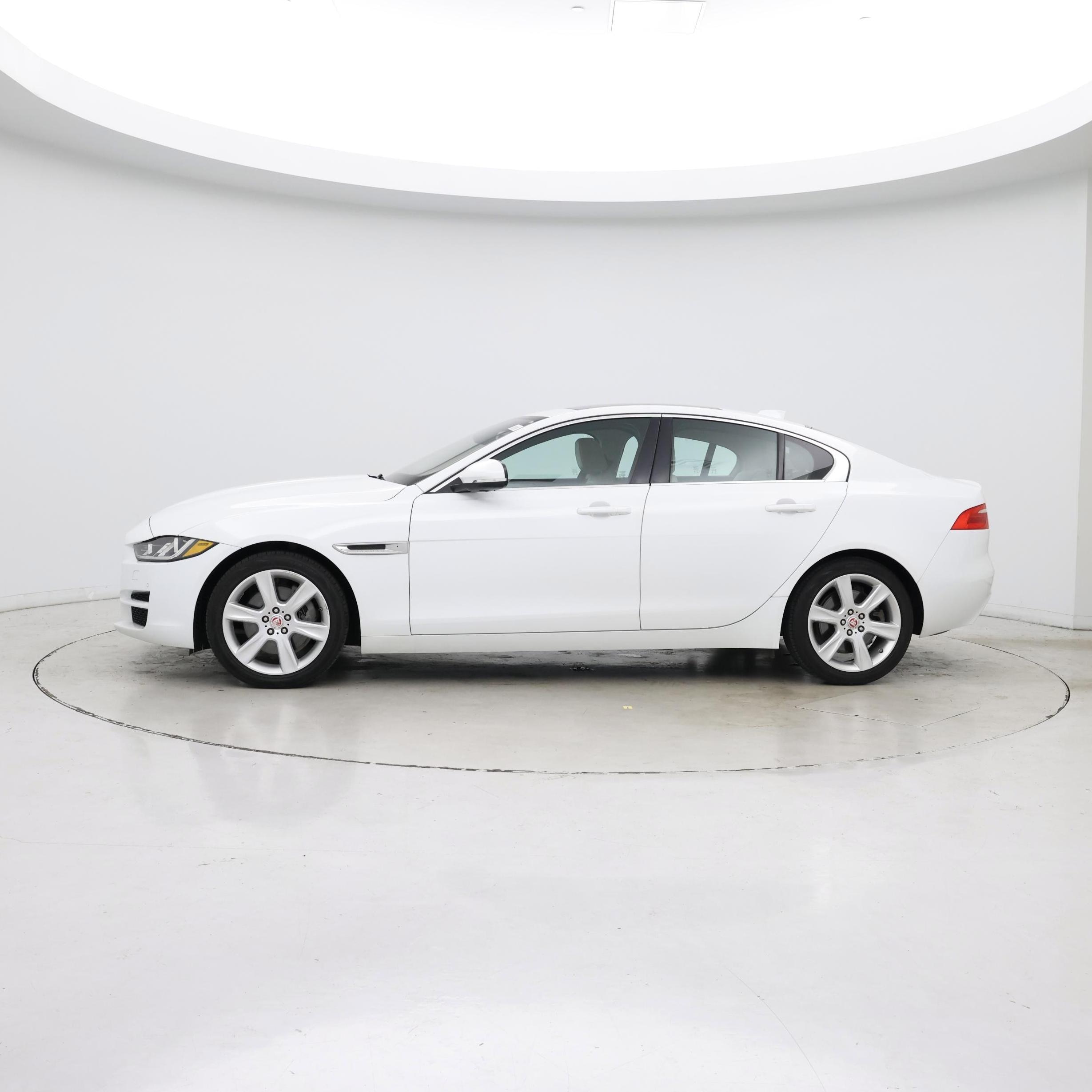 Thumbnail: 2018 Jaguar XE - 3