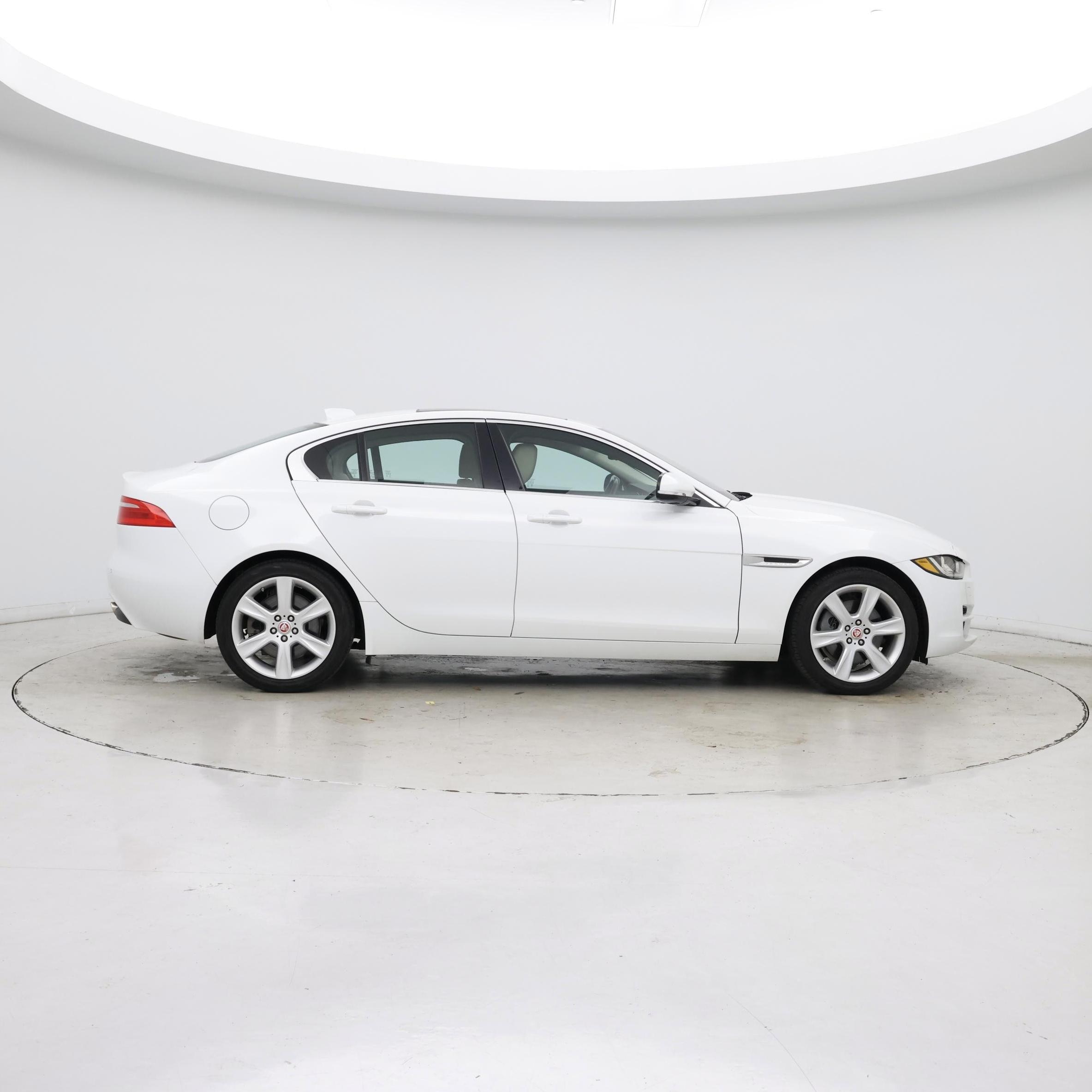 Thumbnail: 2018 Jaguar XE - 7