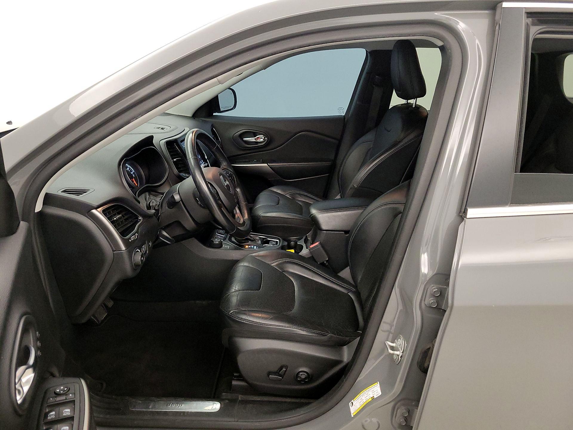 Thumbnail: 2020 Jeep Cherokee - 11