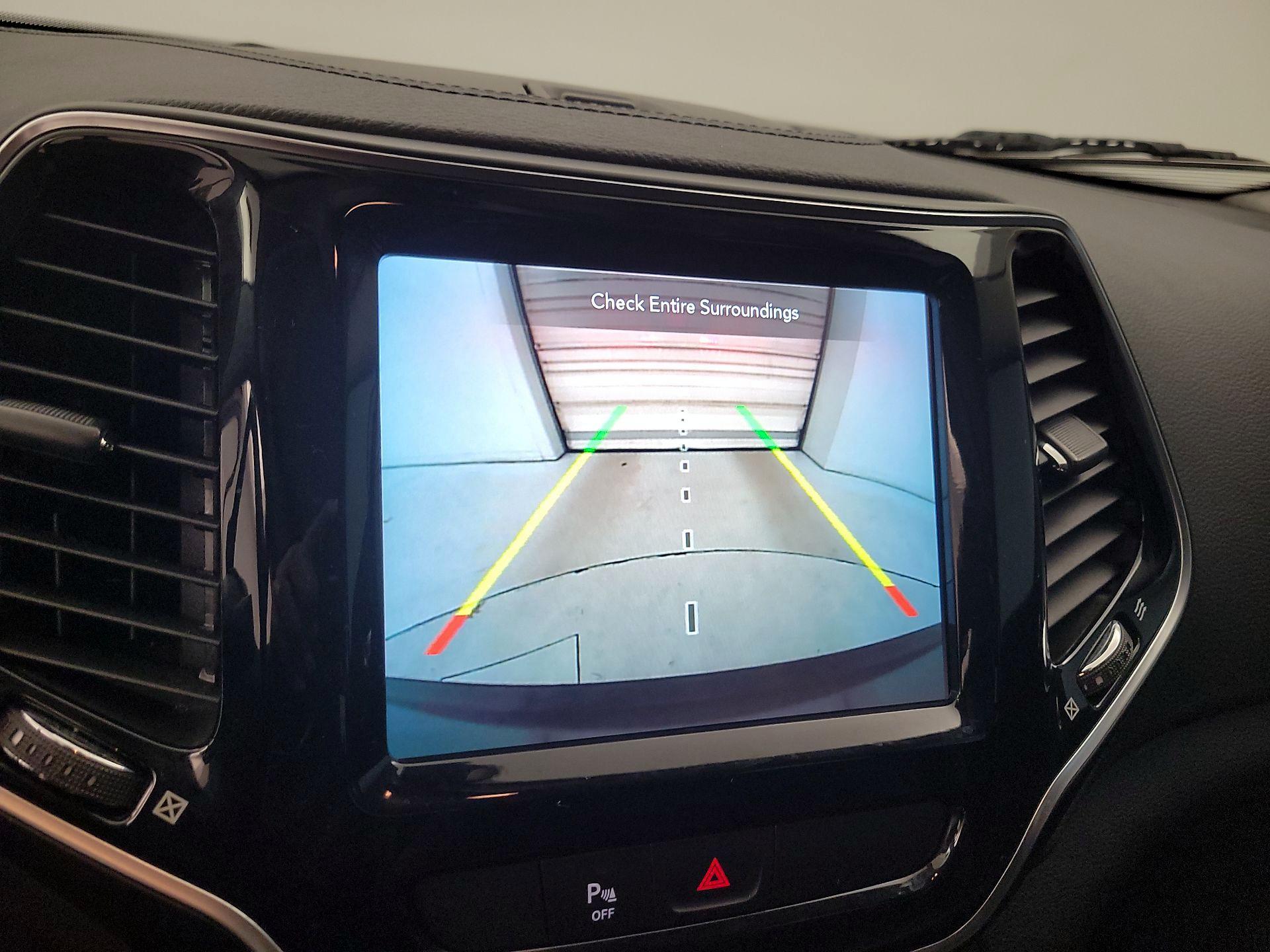 Thumbnail: 2020 Jeep Cherokee - 14