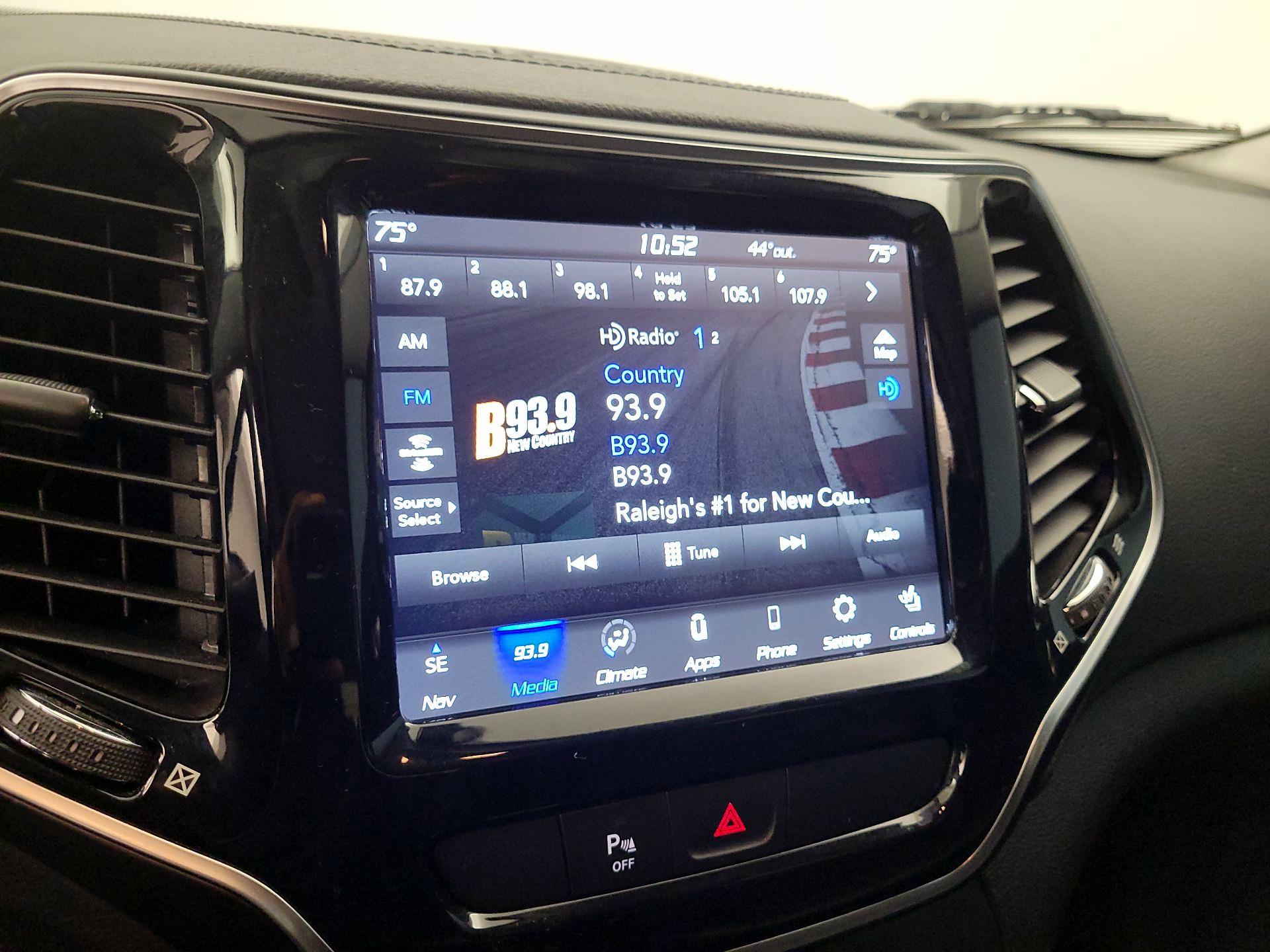 Thumbnail: 2020 Jeep Cherokee - 15