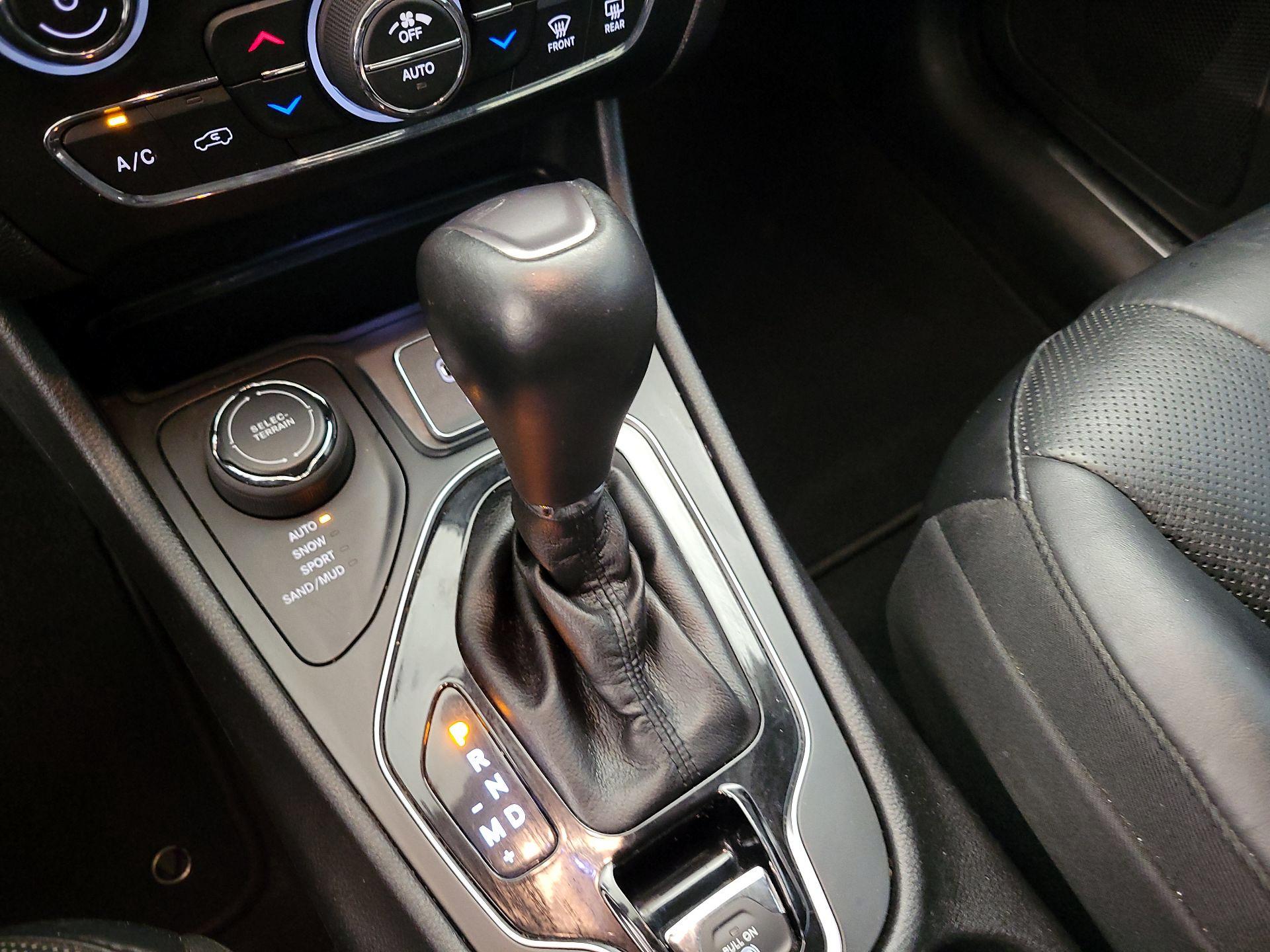 Thumbnail: 2020 Jeep Cherokee - 17