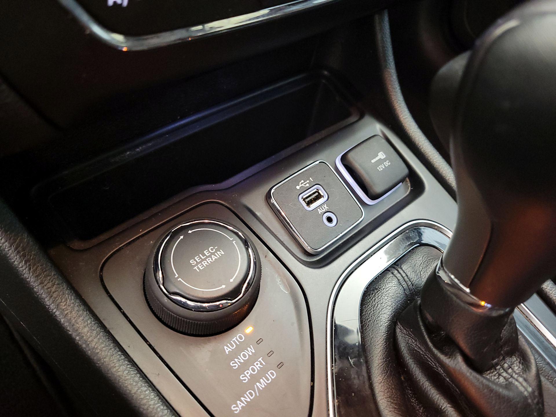 Thumbnail: 2020 Jeep Cherokee - 18