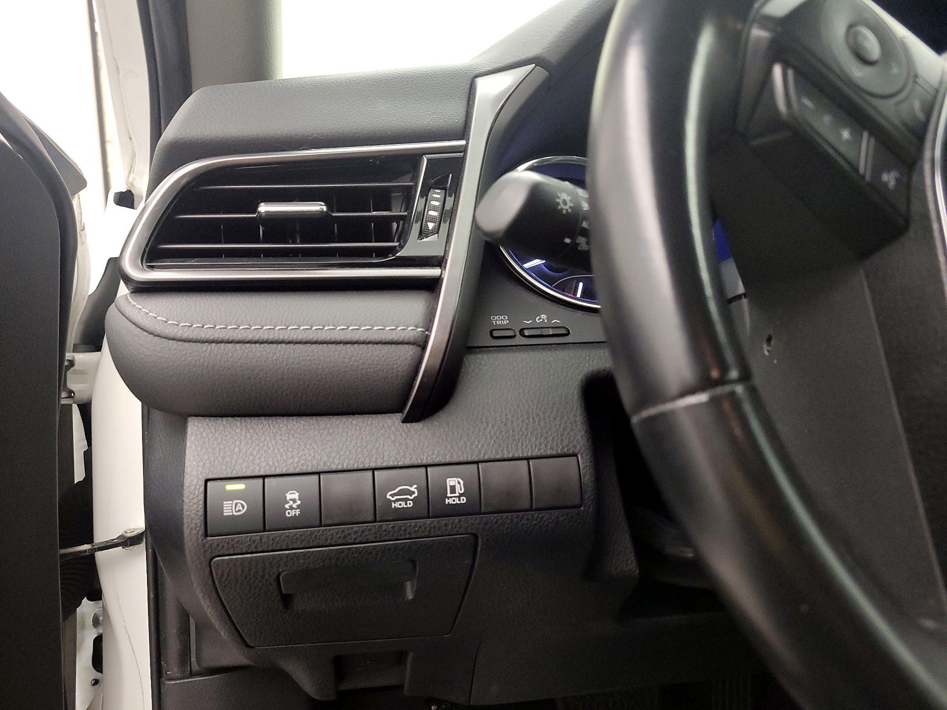 Thumbnail: 2020 Toyota Camry - 13