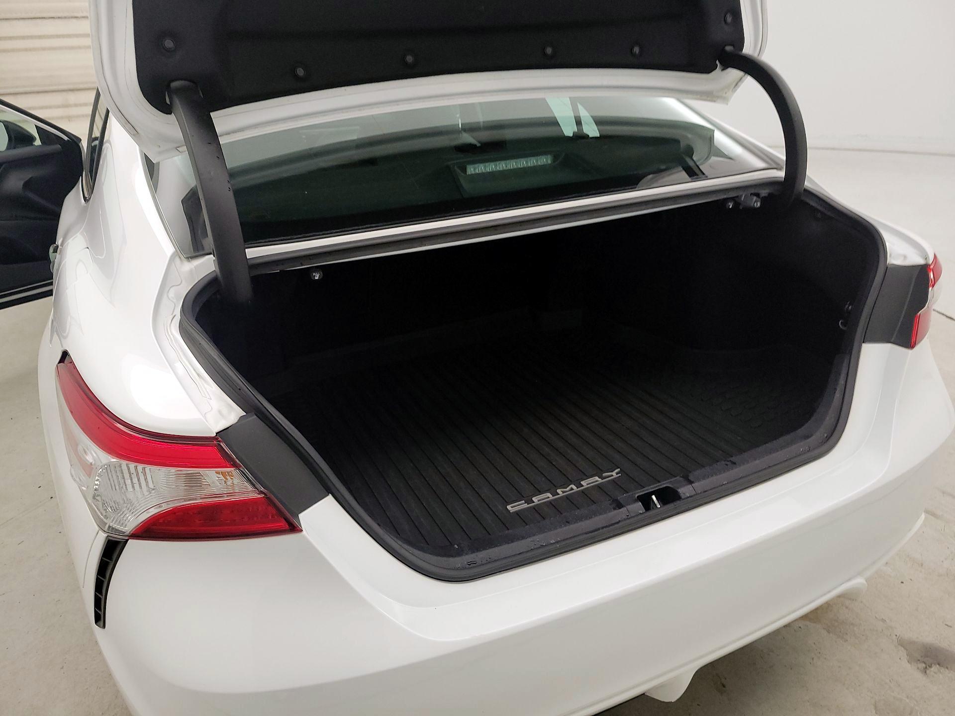 Thumbnail: 2020 Toyota Camry - 20