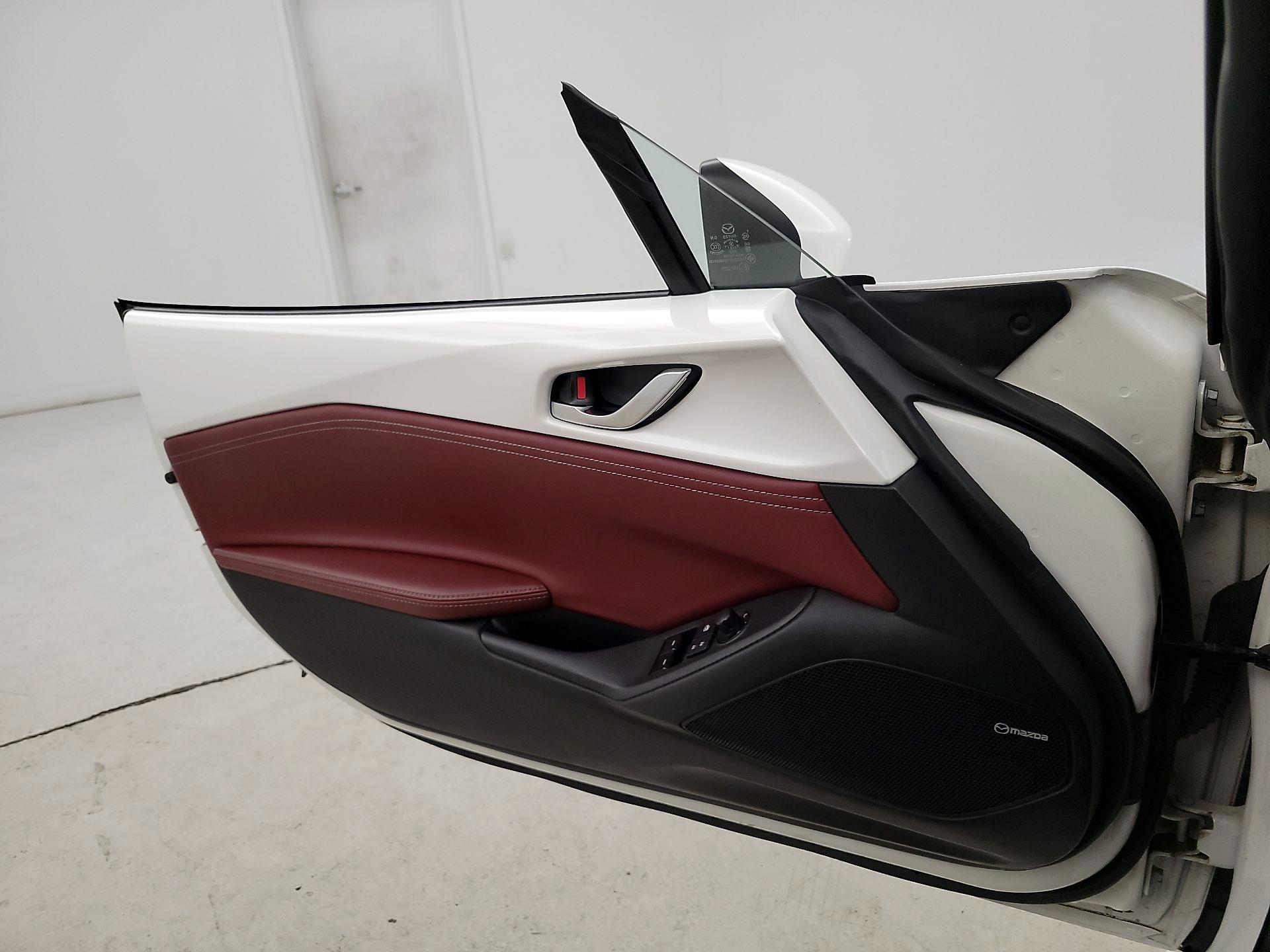 Thumbnail: 2020 Mazda MX-5 Miata - 12