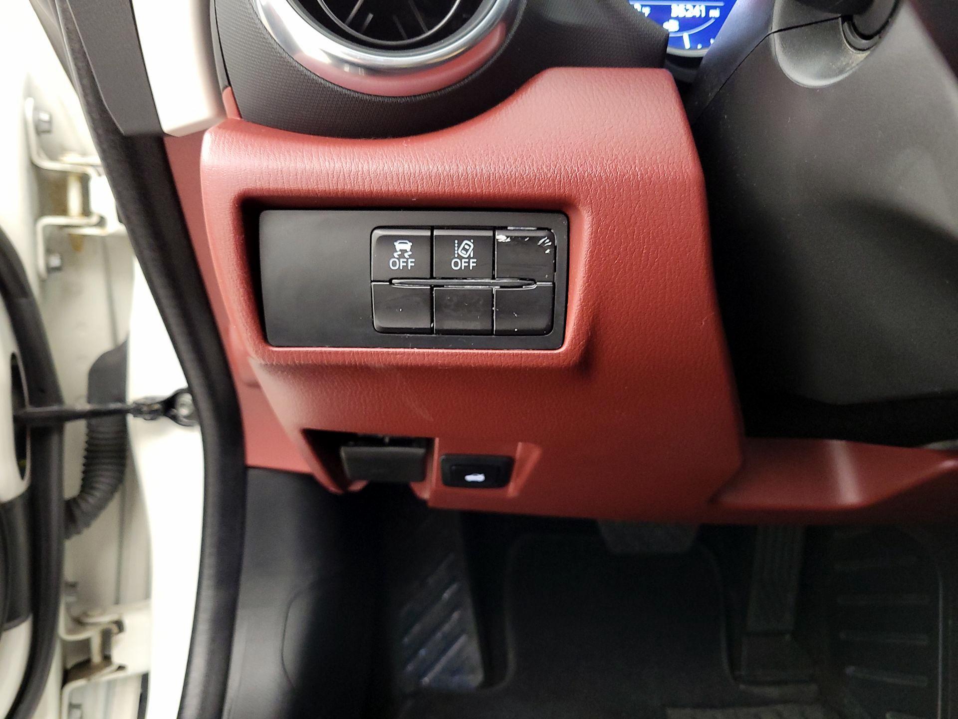 Thumbnail: 2020 Mazda MX-5 Miata - 13