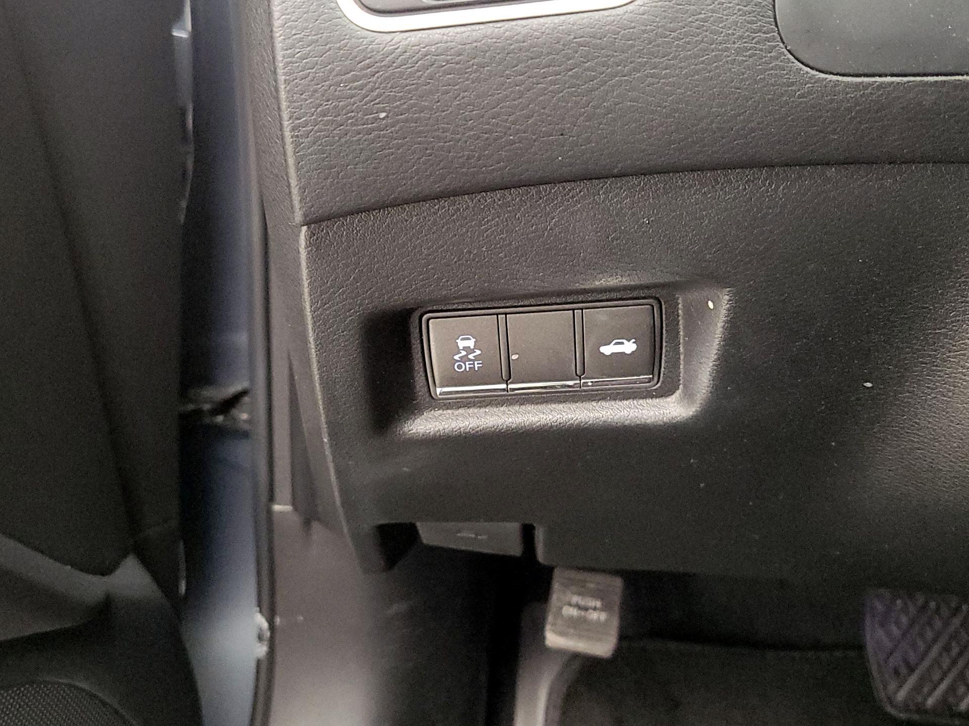 Thumbnail: 2017 INFINITI Q60 - 13