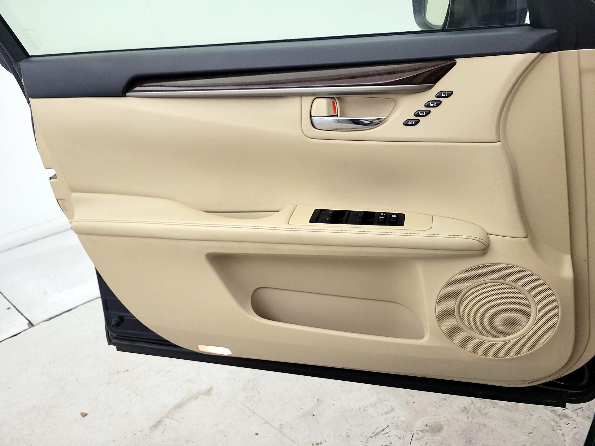 Thumbnail: 2014 Lexus ES - 12