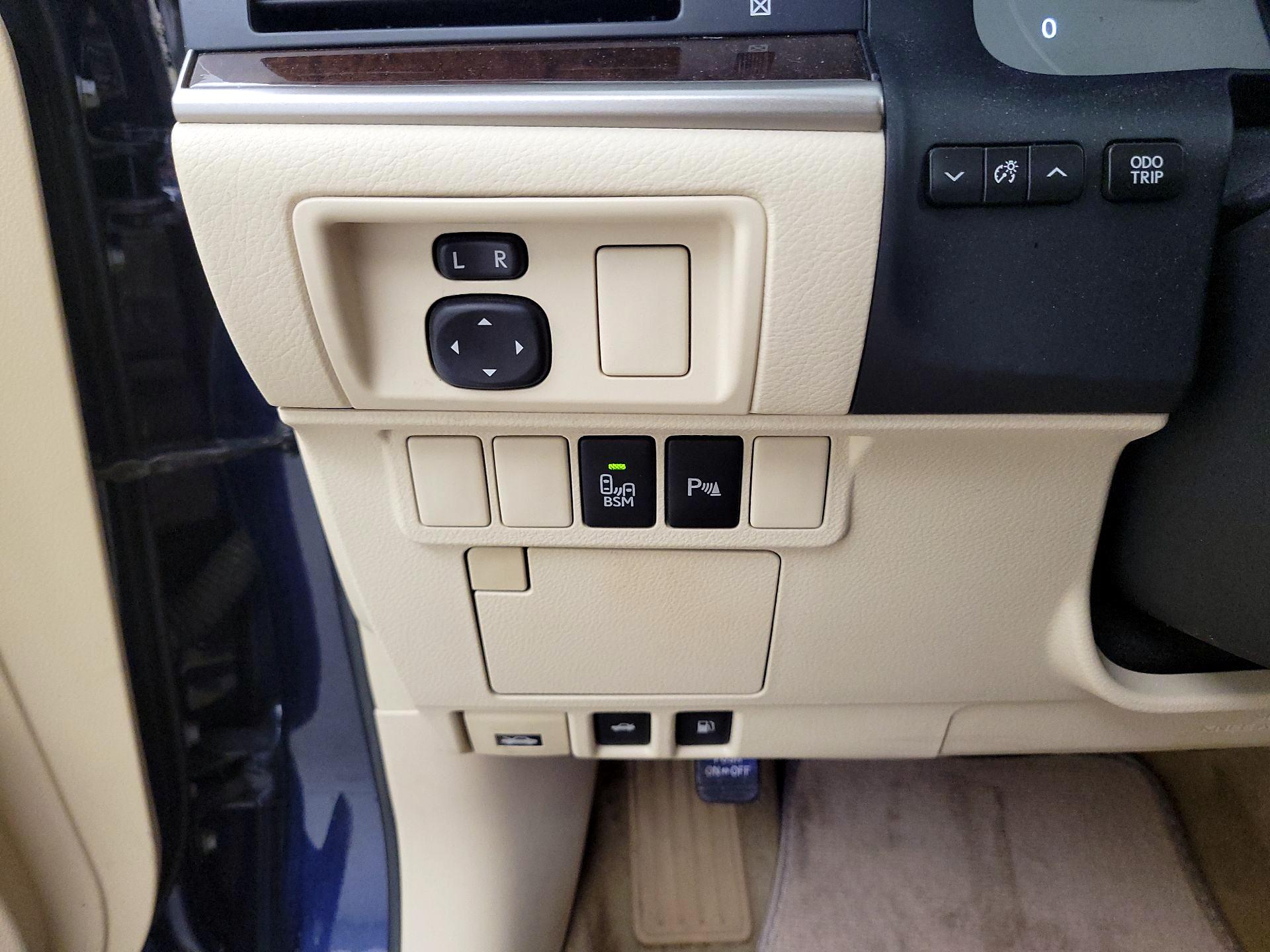 Thumbnail: 2014 Lexus ES - 13