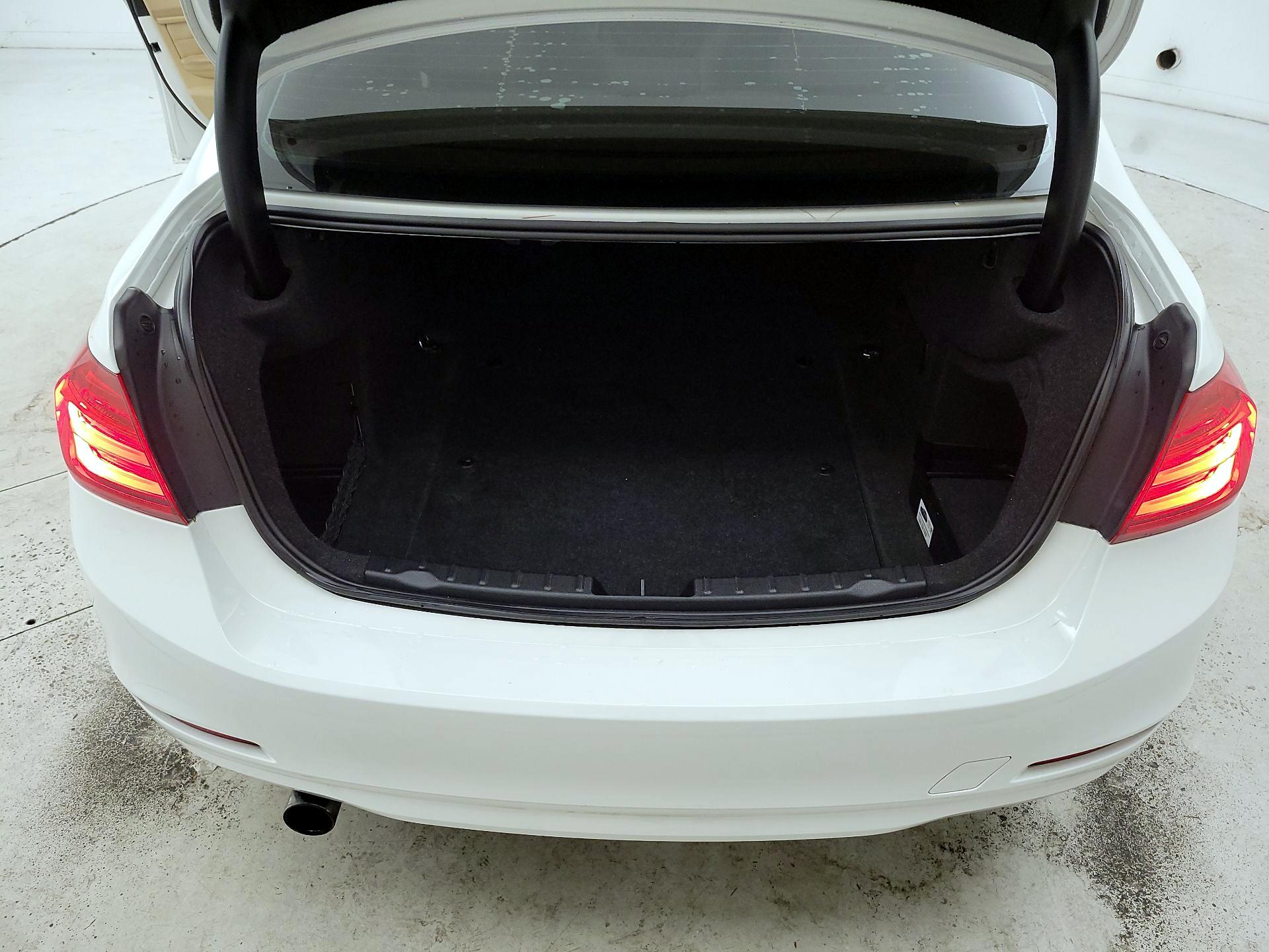 Thumbnail: 2014 BMW 3 Series - 18