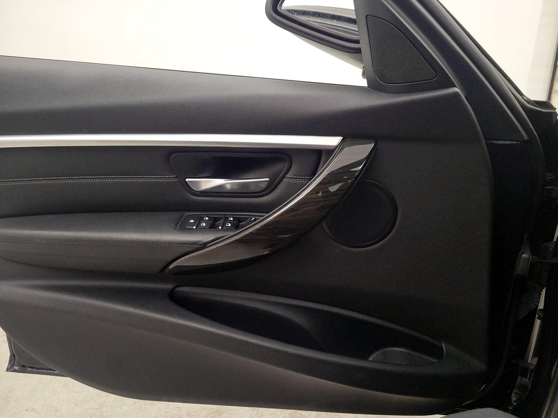 Thumbnail: 2016 BMW 3 Series - 12