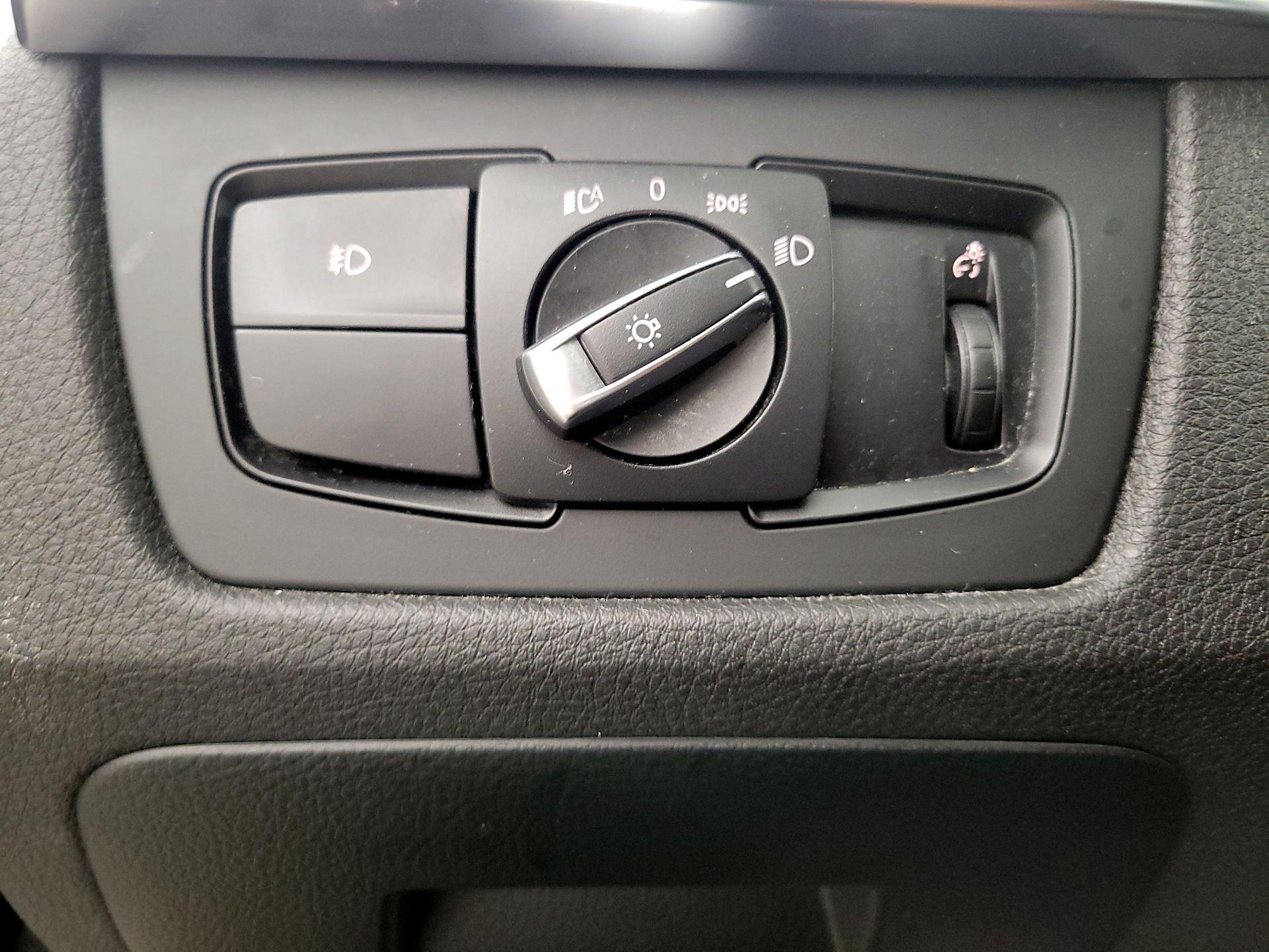 Thumbnail: 2016 BMW 3 Series - 13