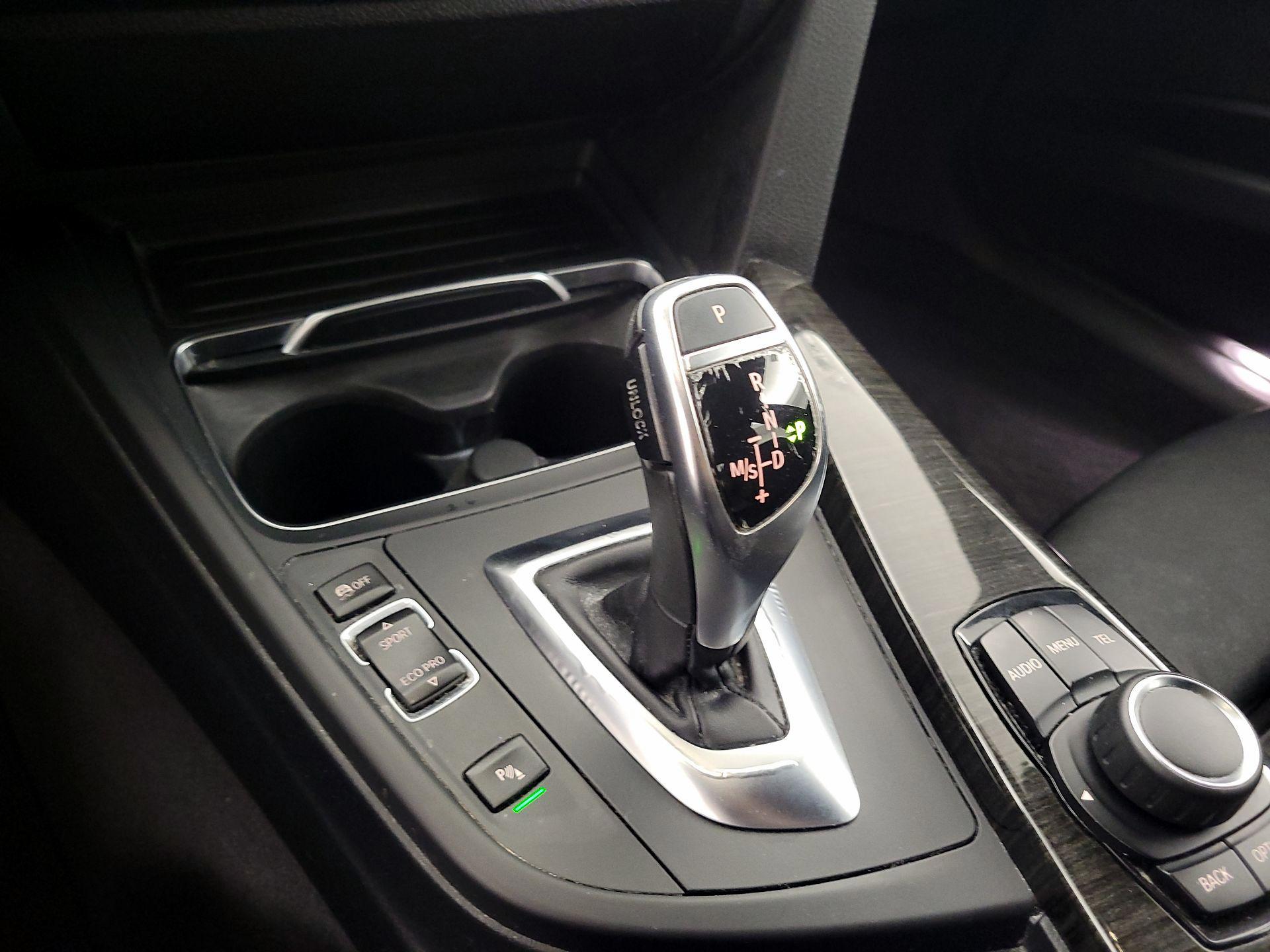 Thumbnail: 2016 BMW 3 Series - 17