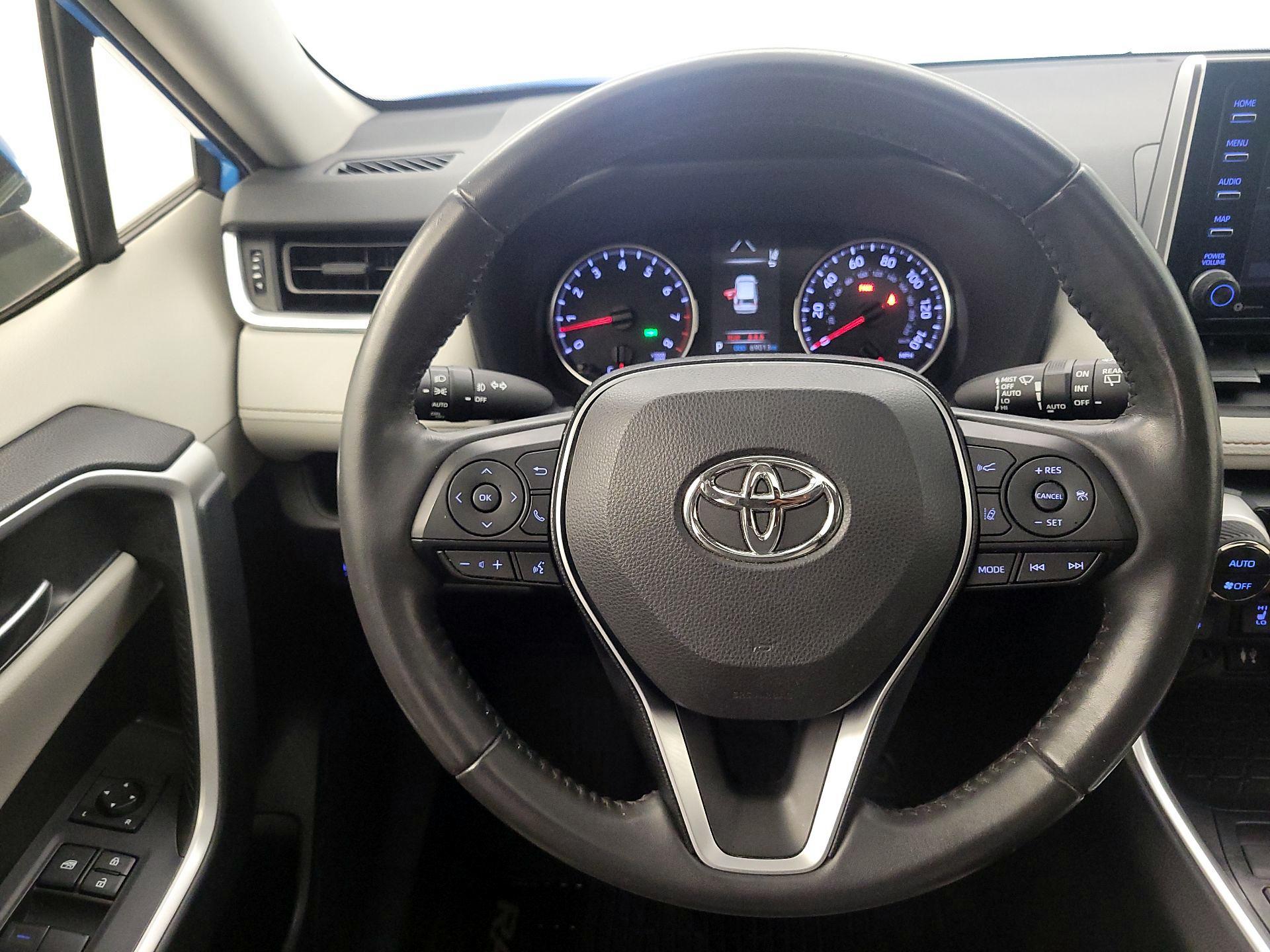 Thumbnail: 2019 Toyota RAV4 - 10