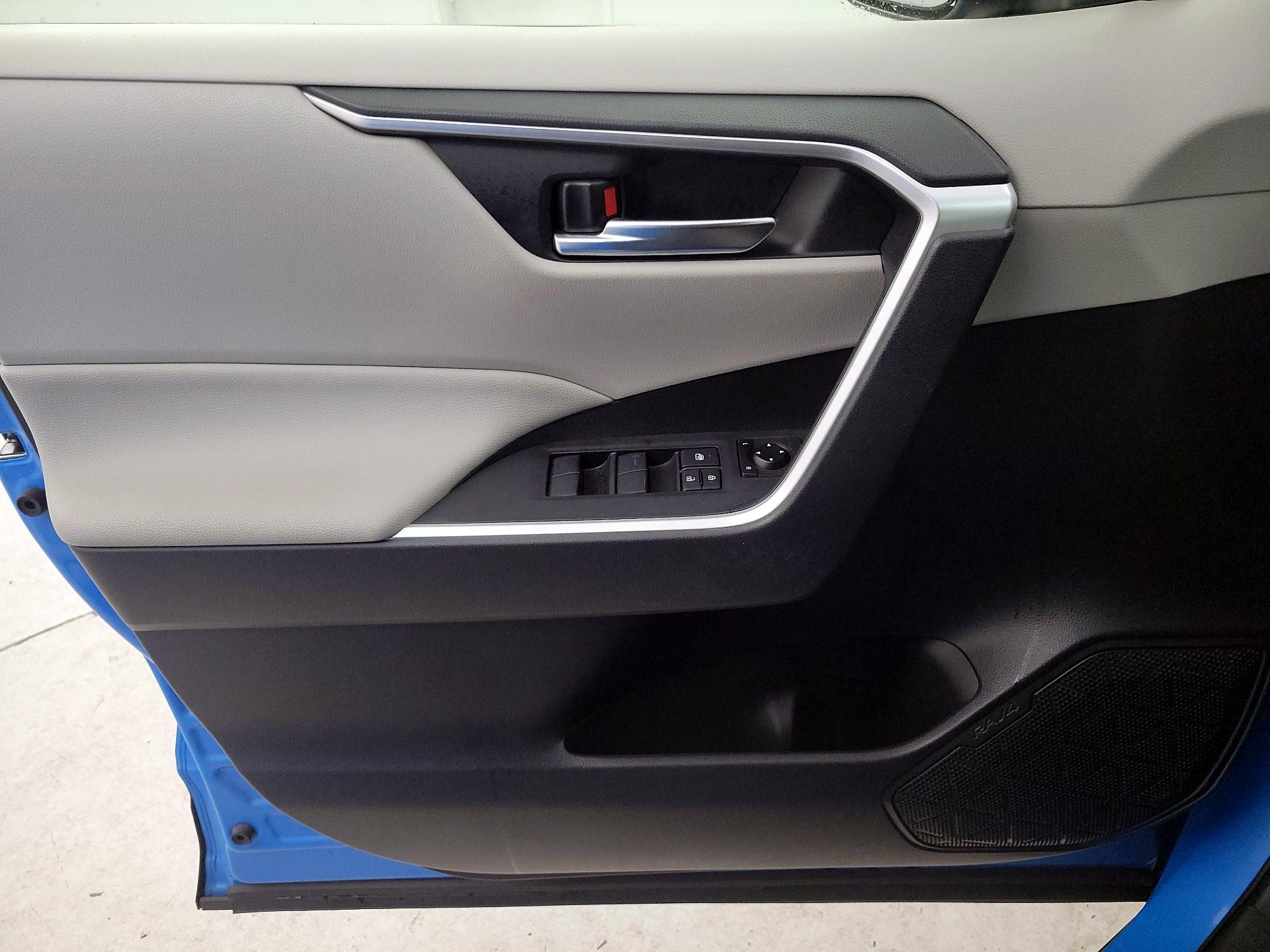 Thumbnail: 2019 Toyota RAV4 - 12