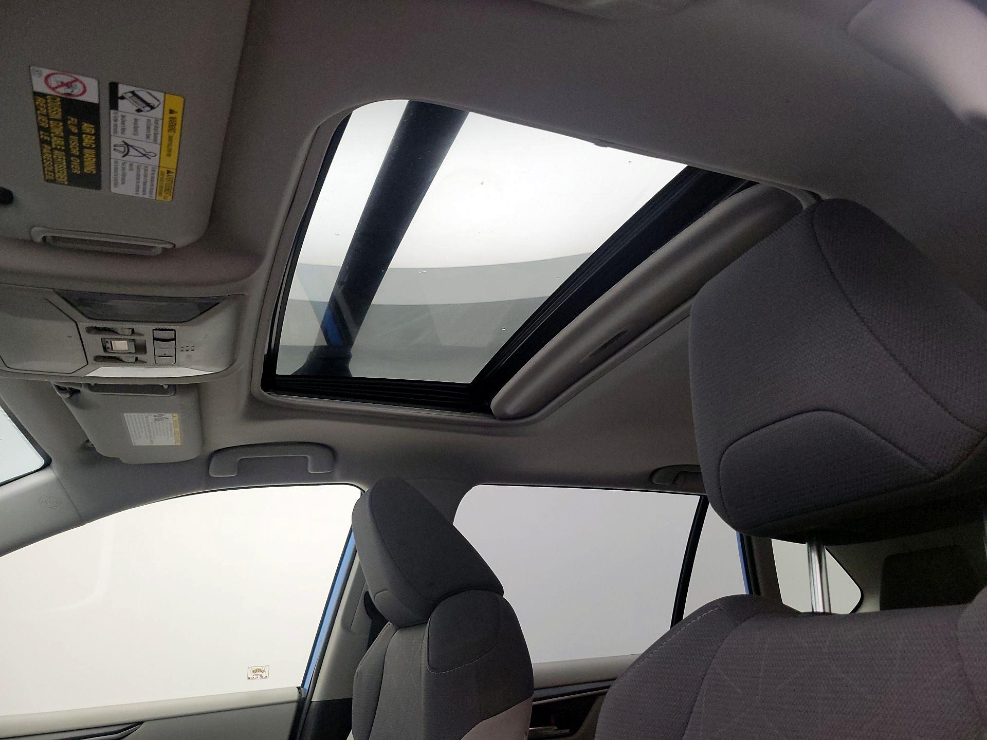 Thumbnail: 2019 Toyota RAV4 - 19