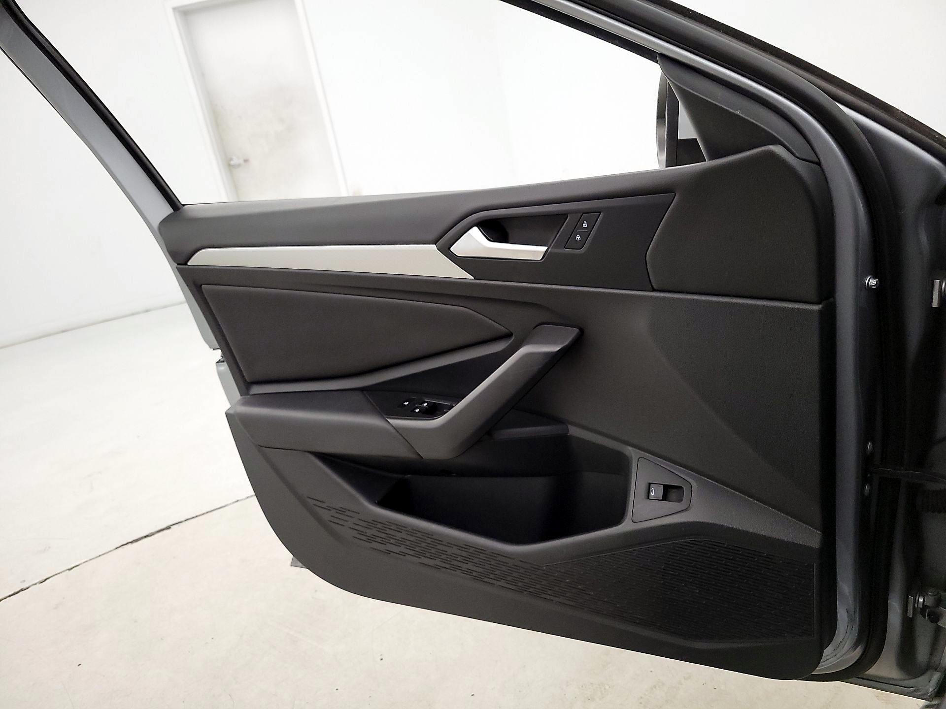 Thumbnail: 2019 Volkswagen Jetta - 12