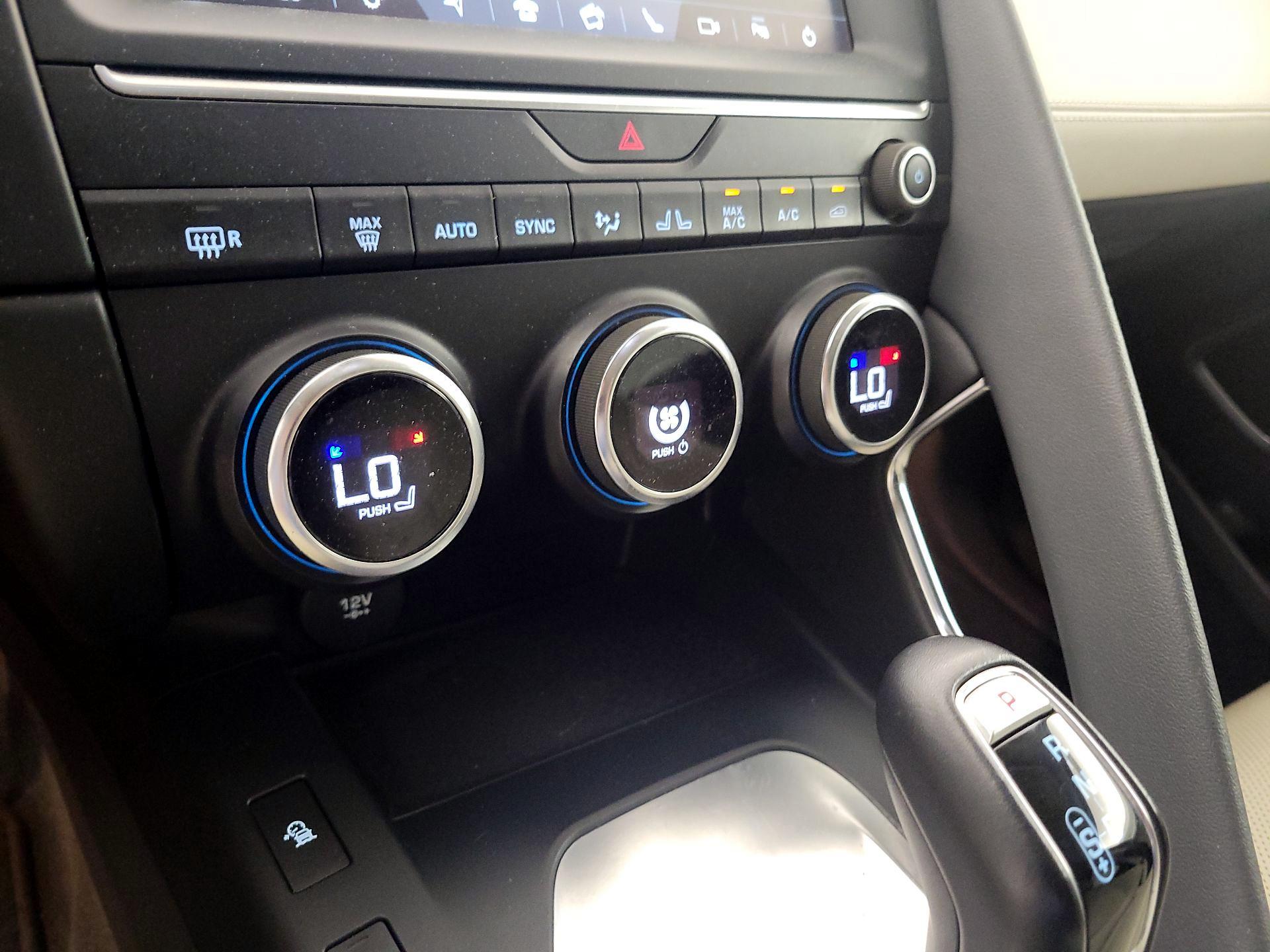 Thumbnail: 2019 Jaguar E-Pace - 16