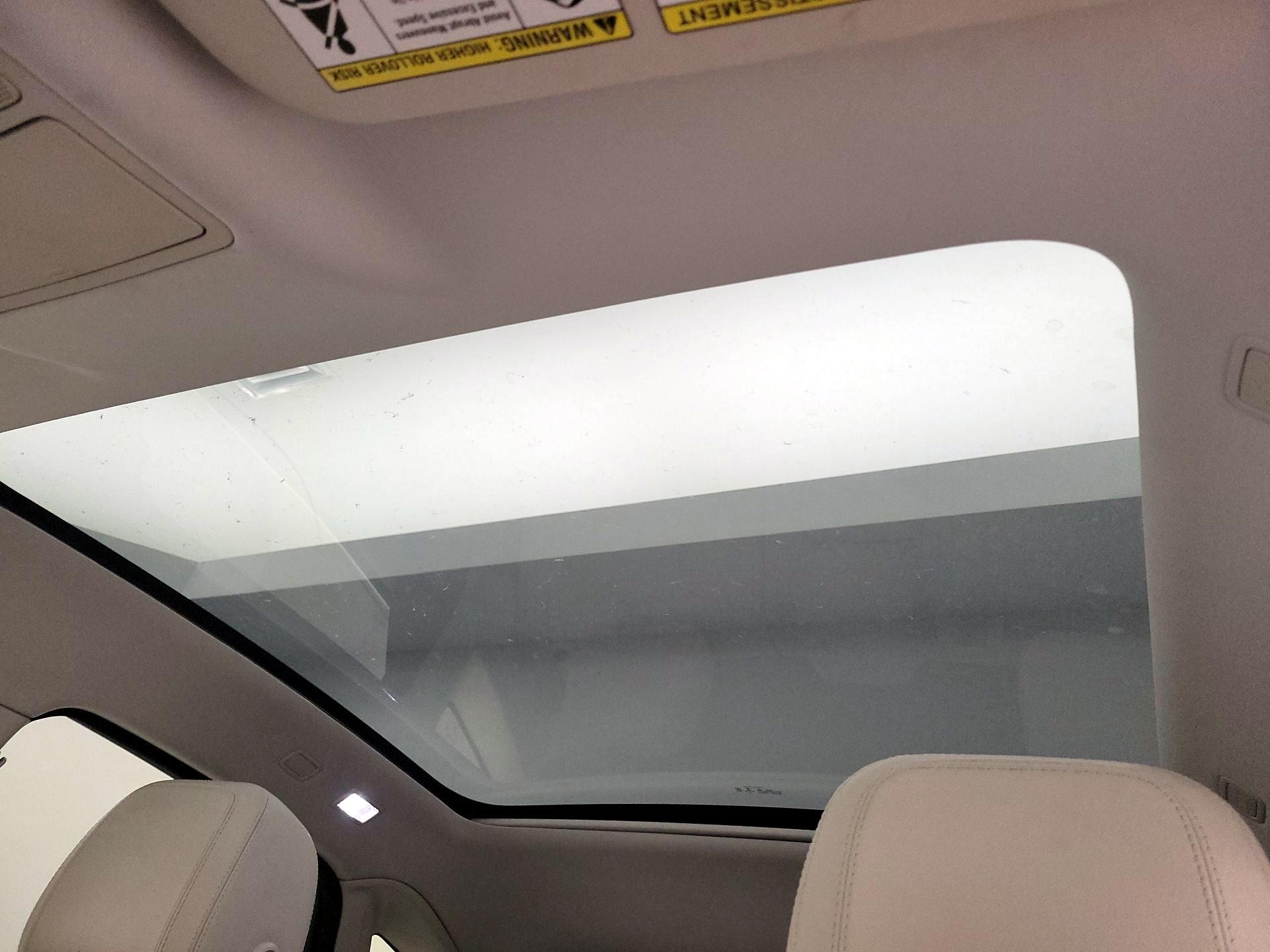 Thumbnail: 2019 Jaguar E-Pace - 19