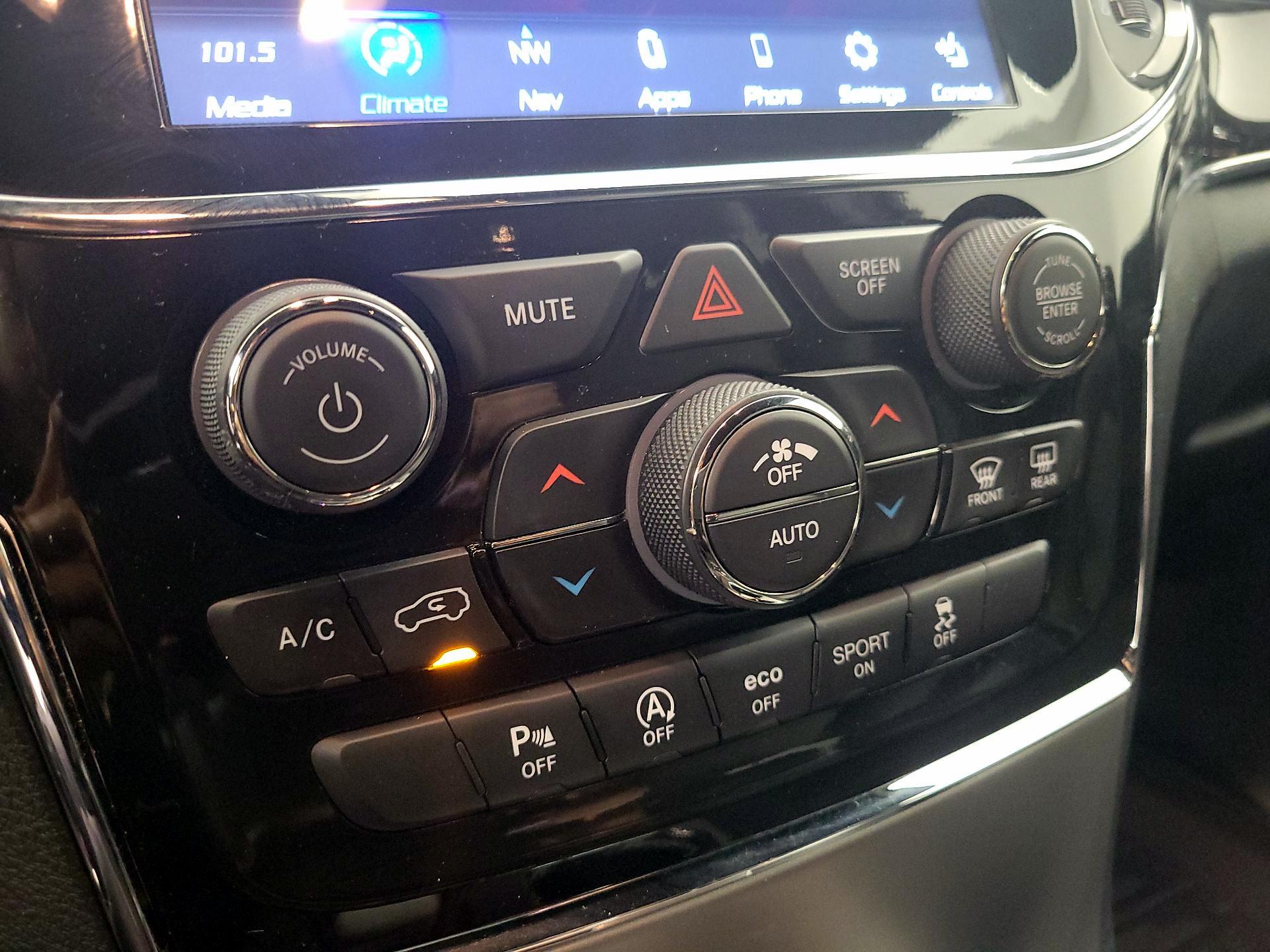 Thumbnail: 2021 Jeep Grand Cherokee - 17