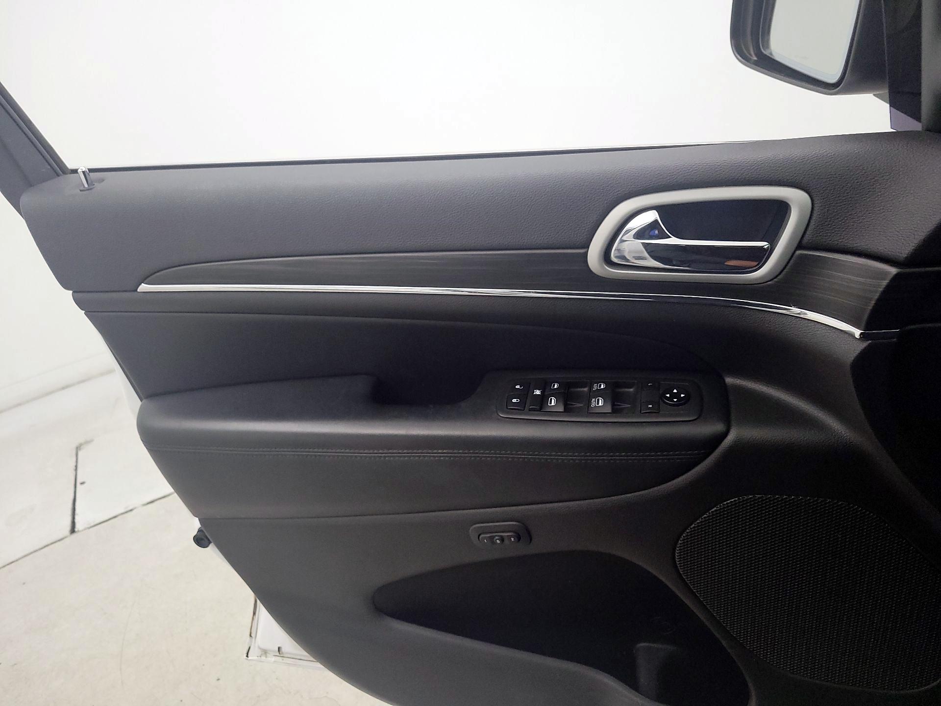 Thumbnail: 2021 Jeep Grand Cherokee - 12