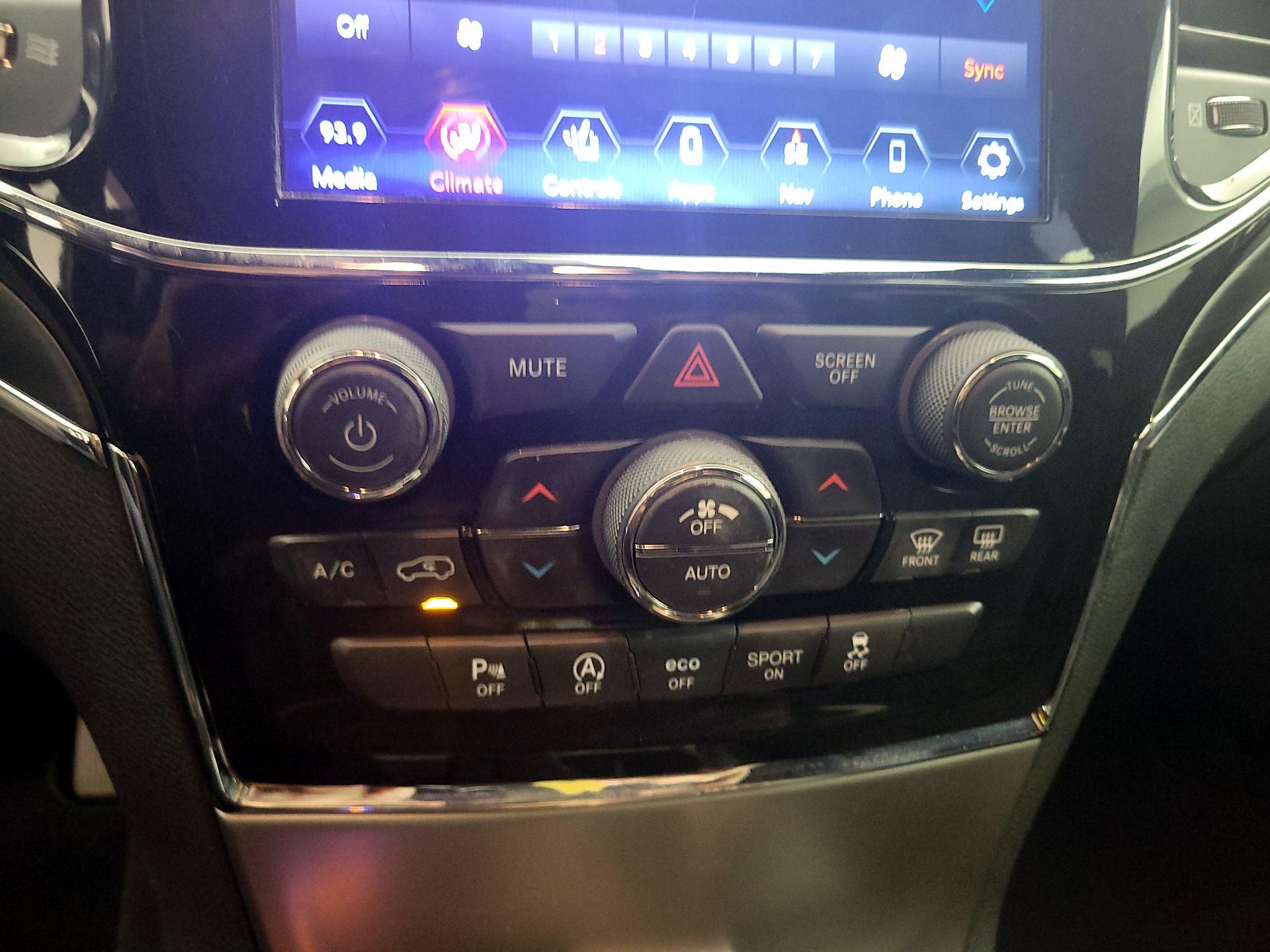 Thumbnail: 2021 Jeep Grand Cherokee - 16