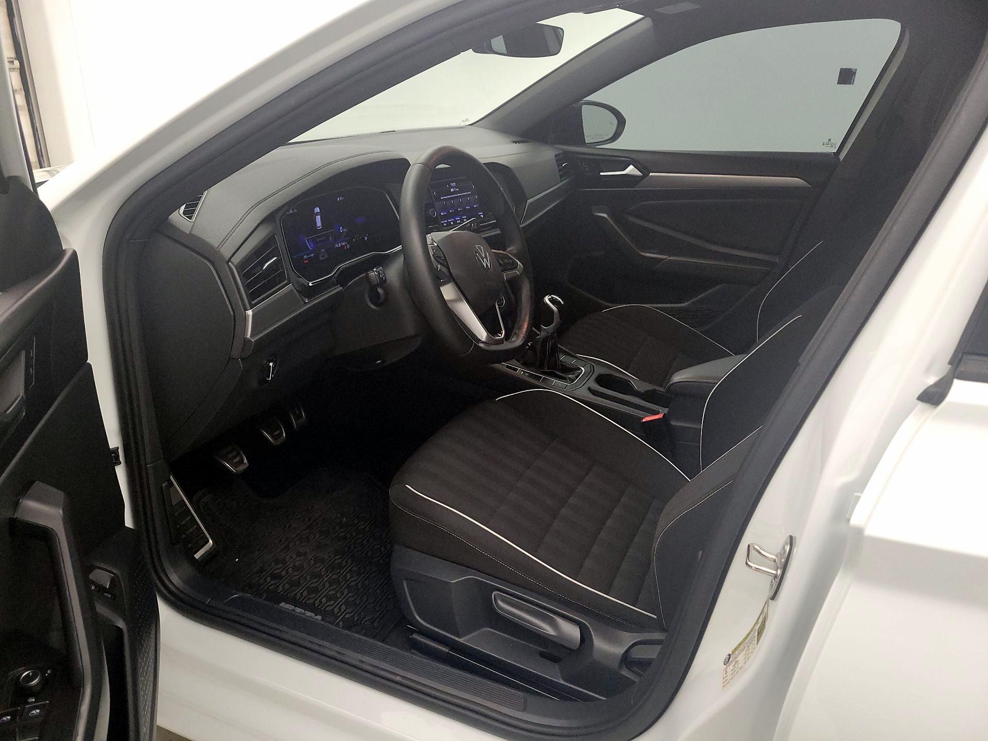 Thumbnail: 2024 Volkswagen Jetta - 11