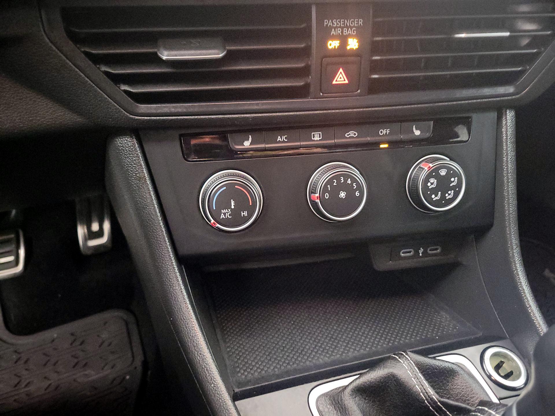 Thumbnail: 2024 Volkswagen Jetta - 16