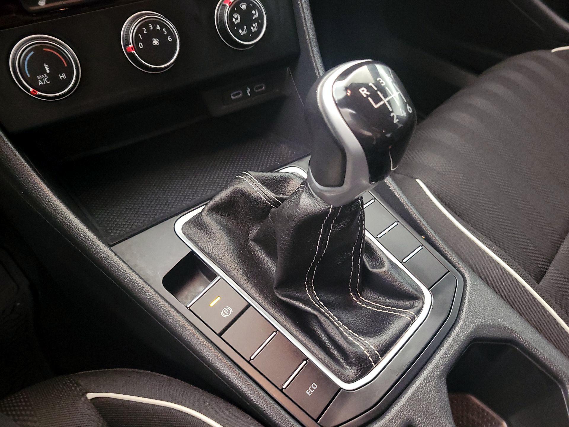 Thumbnail: 2024 Volkswagen Jetta - 17