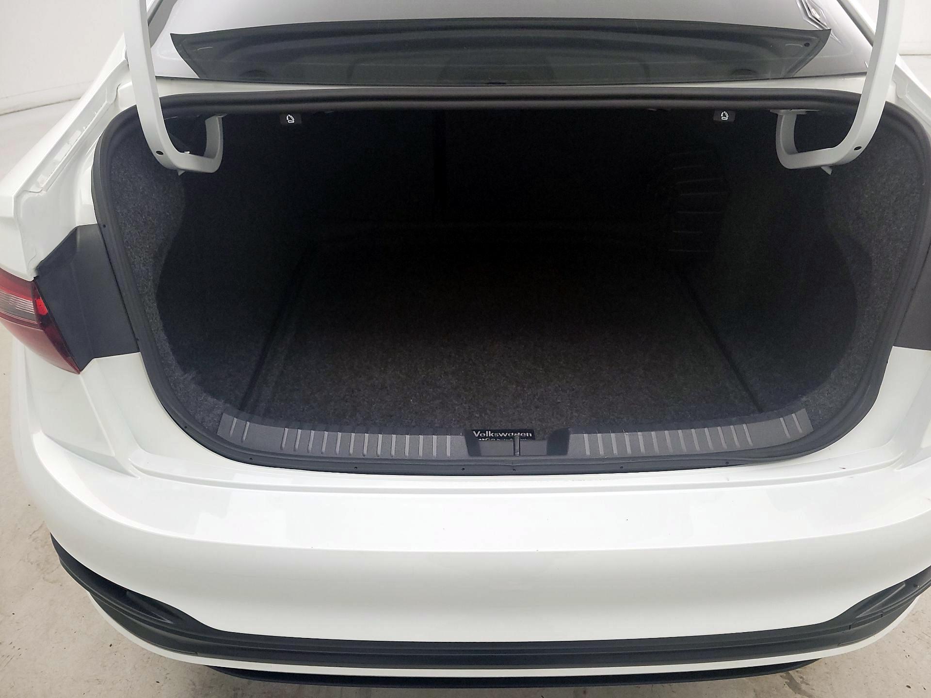 Thumbnail: 2024 Volkswagen Jetta - 20