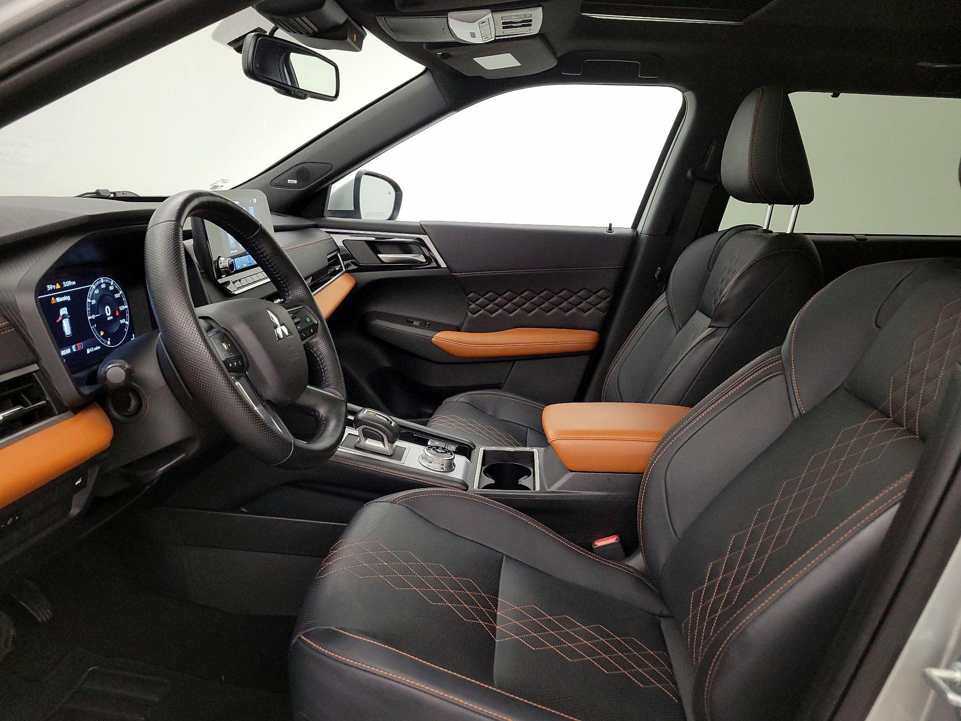 Thumbnail: 2024 Mitsubishi Outlander - 11