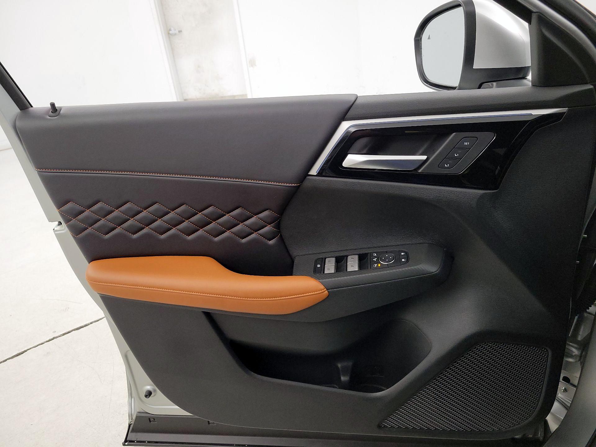 Thumbnail: 2024 Mitsubishi Outlander - 12