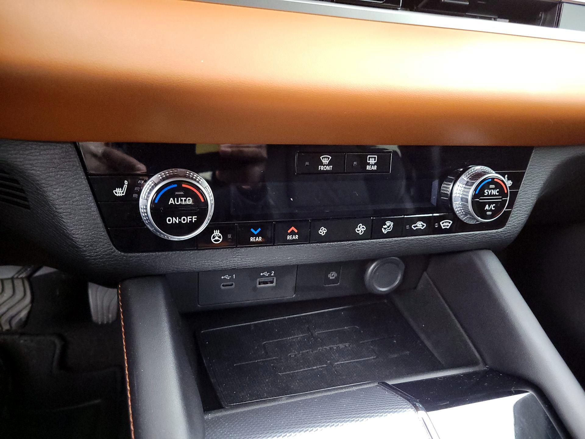 Thumbnail: 2024 Mitsubishi Outlander - 16