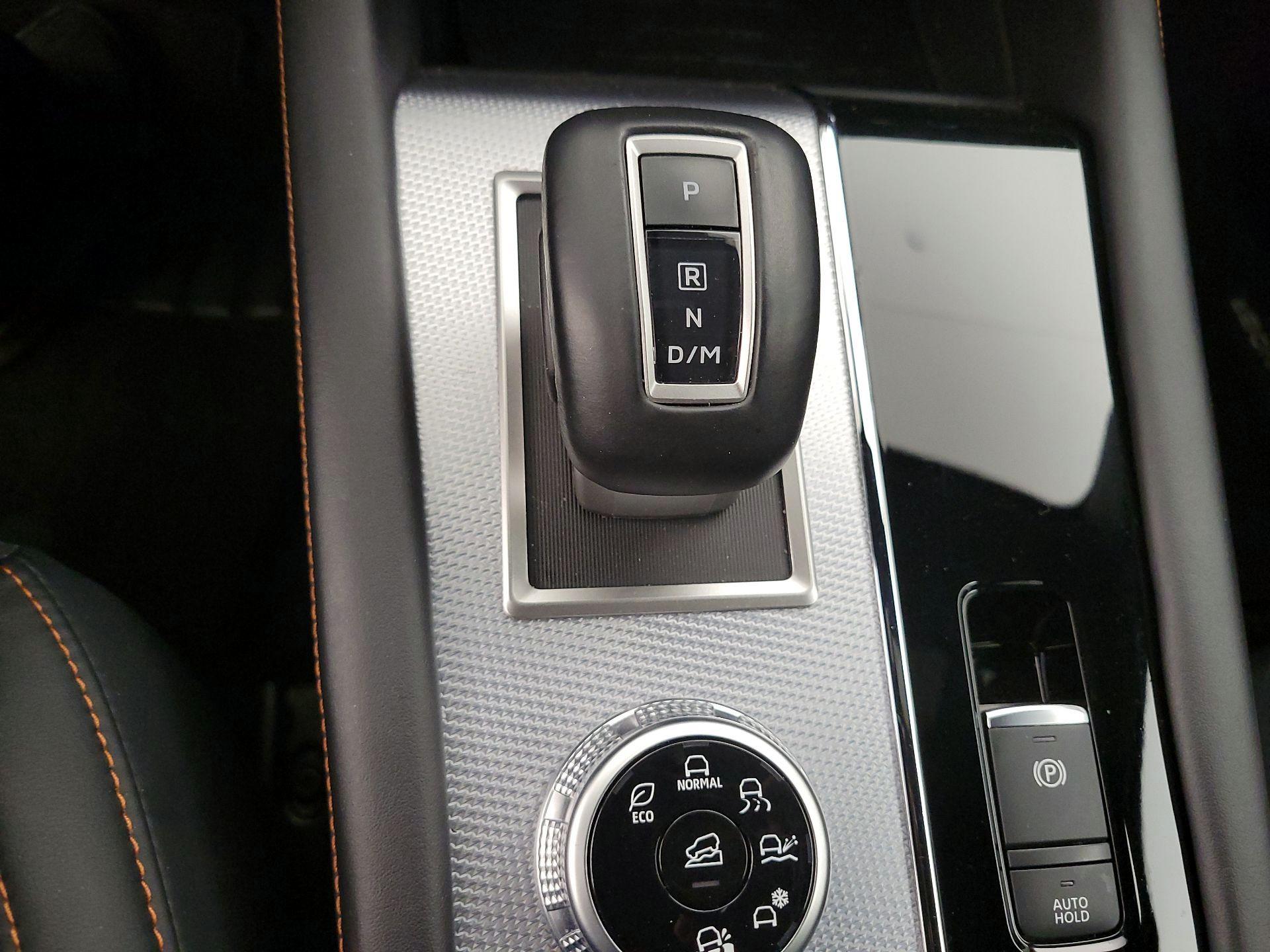 Thumbnail: 2024 Mitsubishi Outlander - 17