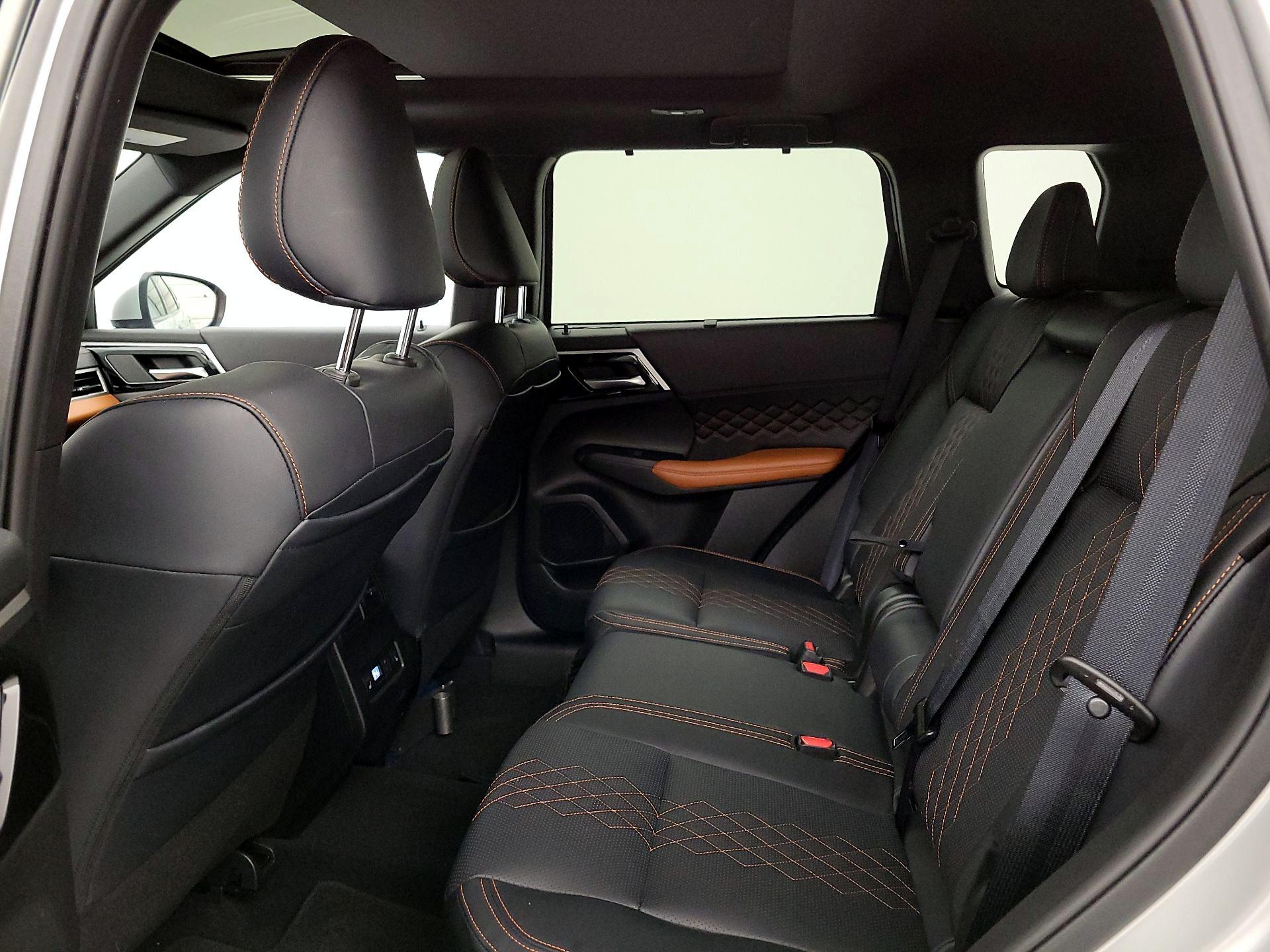 Thumbnail: 2024 Mitsubishi Outlander - 20